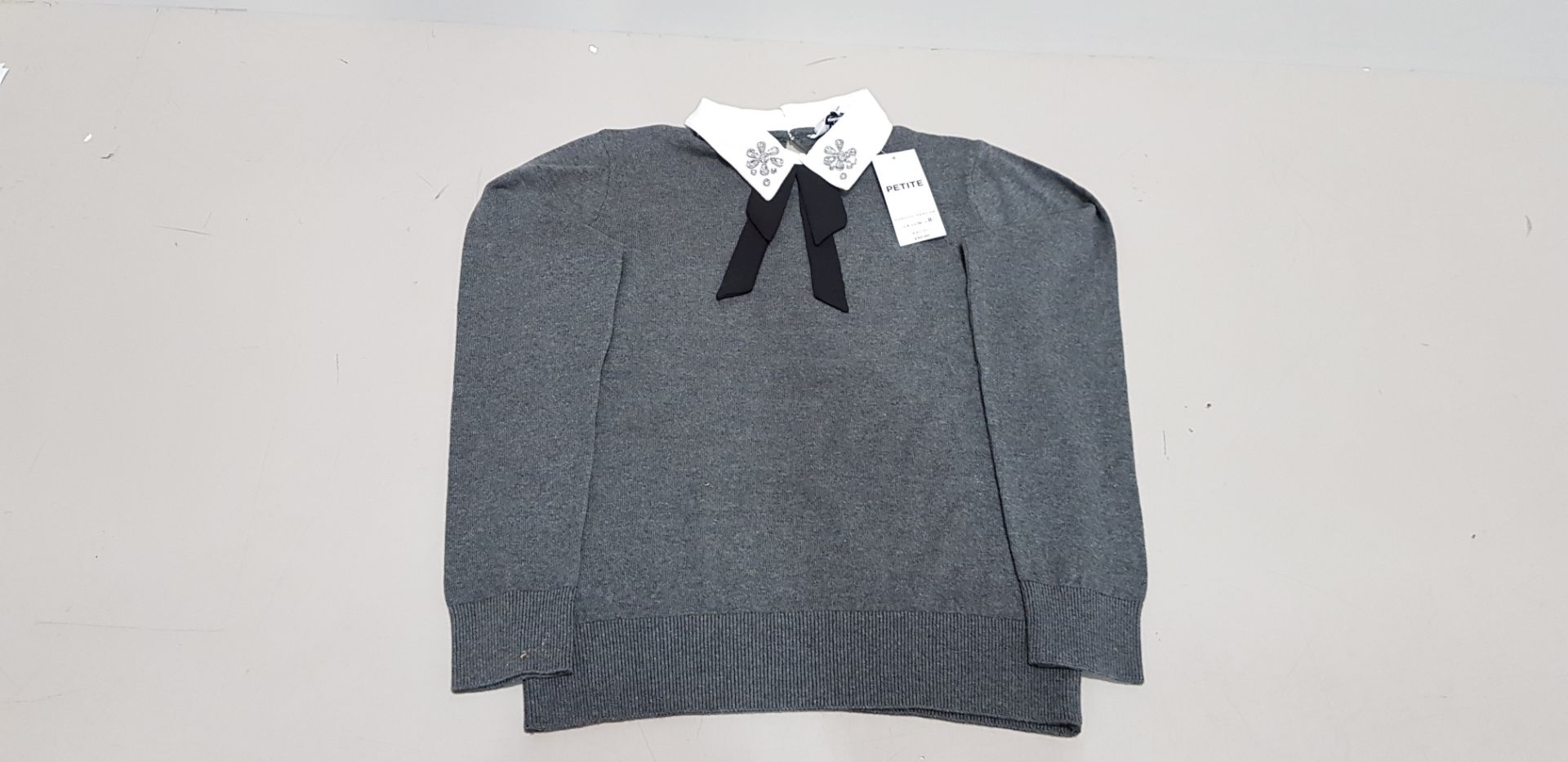 20 X BRAND NEW DOROTHY PERKINS PETITE GREY SWEATERS WITH WHITE COLLAR AND EMBELLISHED CRYSTALS (