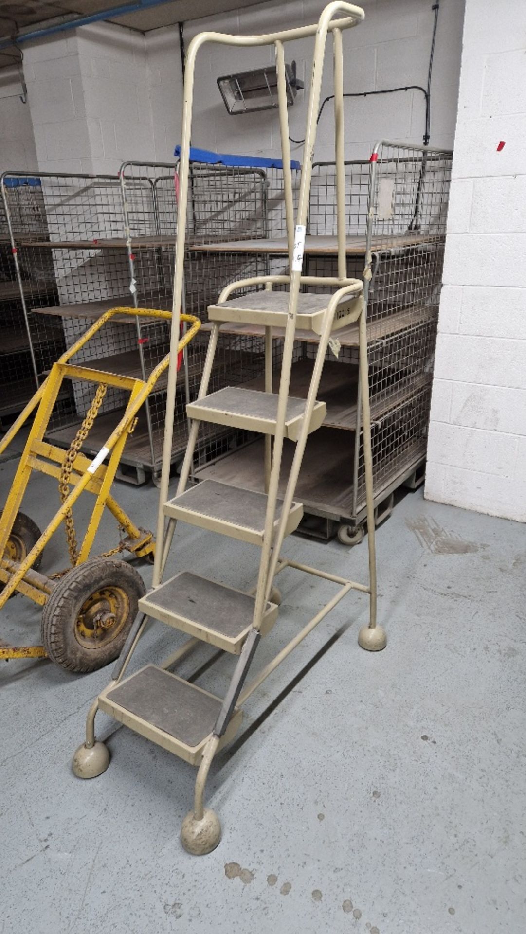 MOBILE STEPS *** PLEASE NOTE THIS ASSET IS LOCATED IN COVENTRY - CV7 *** ACCESS WILL BE GIVEN FOR