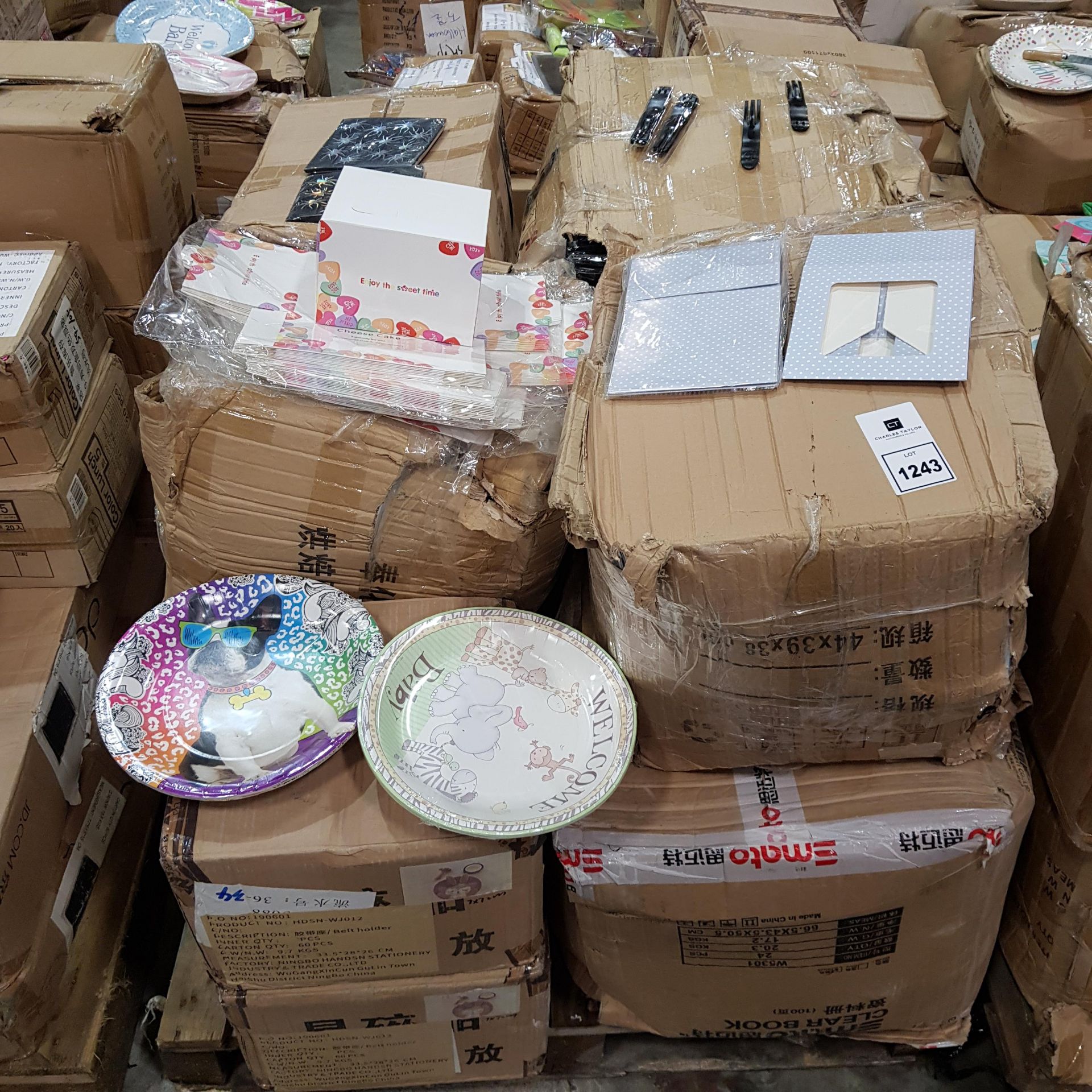 APPROX 1000 PIECE MIXED LOT CONTAINING - FUNKY DOG/WELCOME BABY CARDBOARD/PAPER PLATES - SPIDER - Image 2 of 2