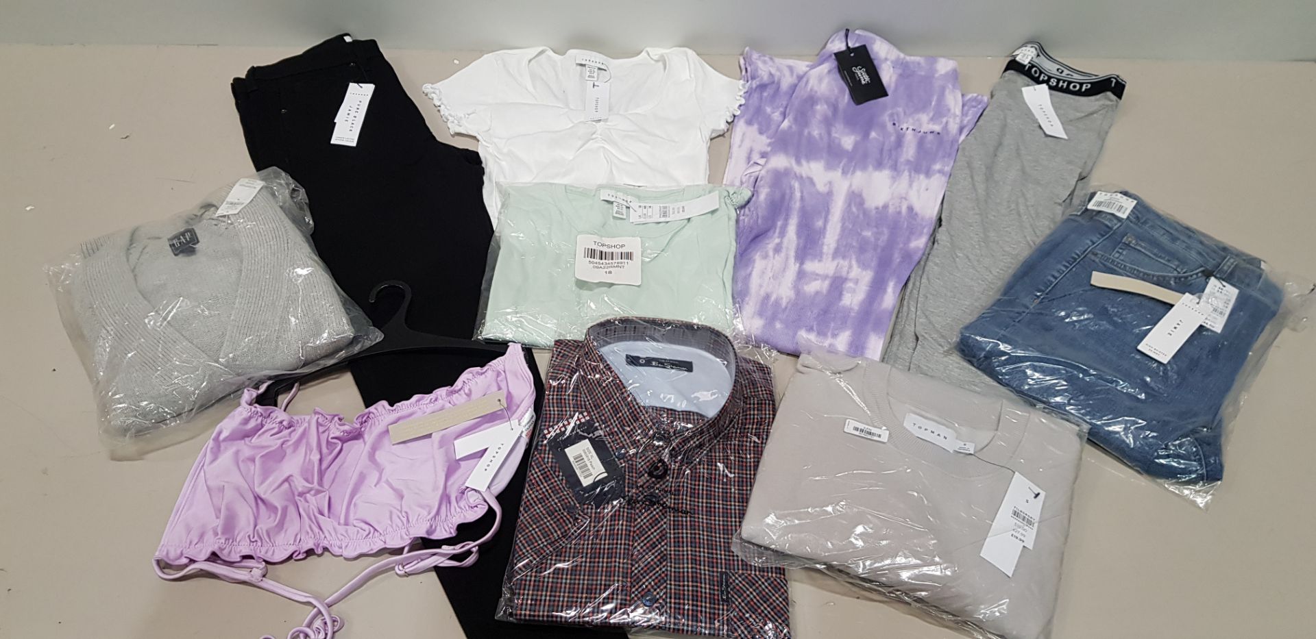 30 X BRAND NEW MIXED CLOTHING LOT CONTAINING TOPSHOP PEPPERMINT T-SHIRT ( SIZE UK 18 ) - SIXTH