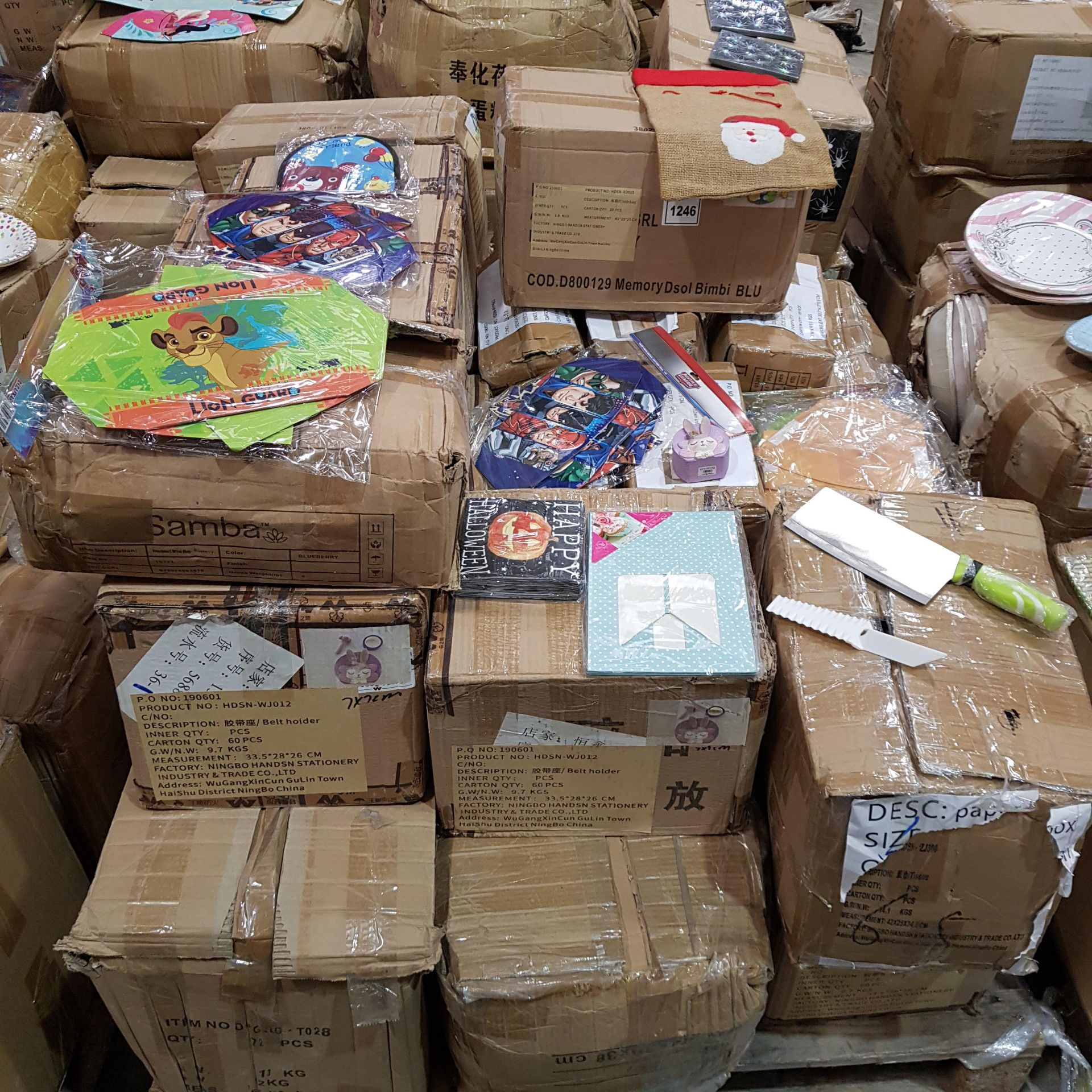 APPROX 1000 PIECE MIXED LOT CONTAINING - LARGE KITCHEN KNIFES - HALLOWEEN NAPKINS - BELT HOLDERS - - Image 2 of 2