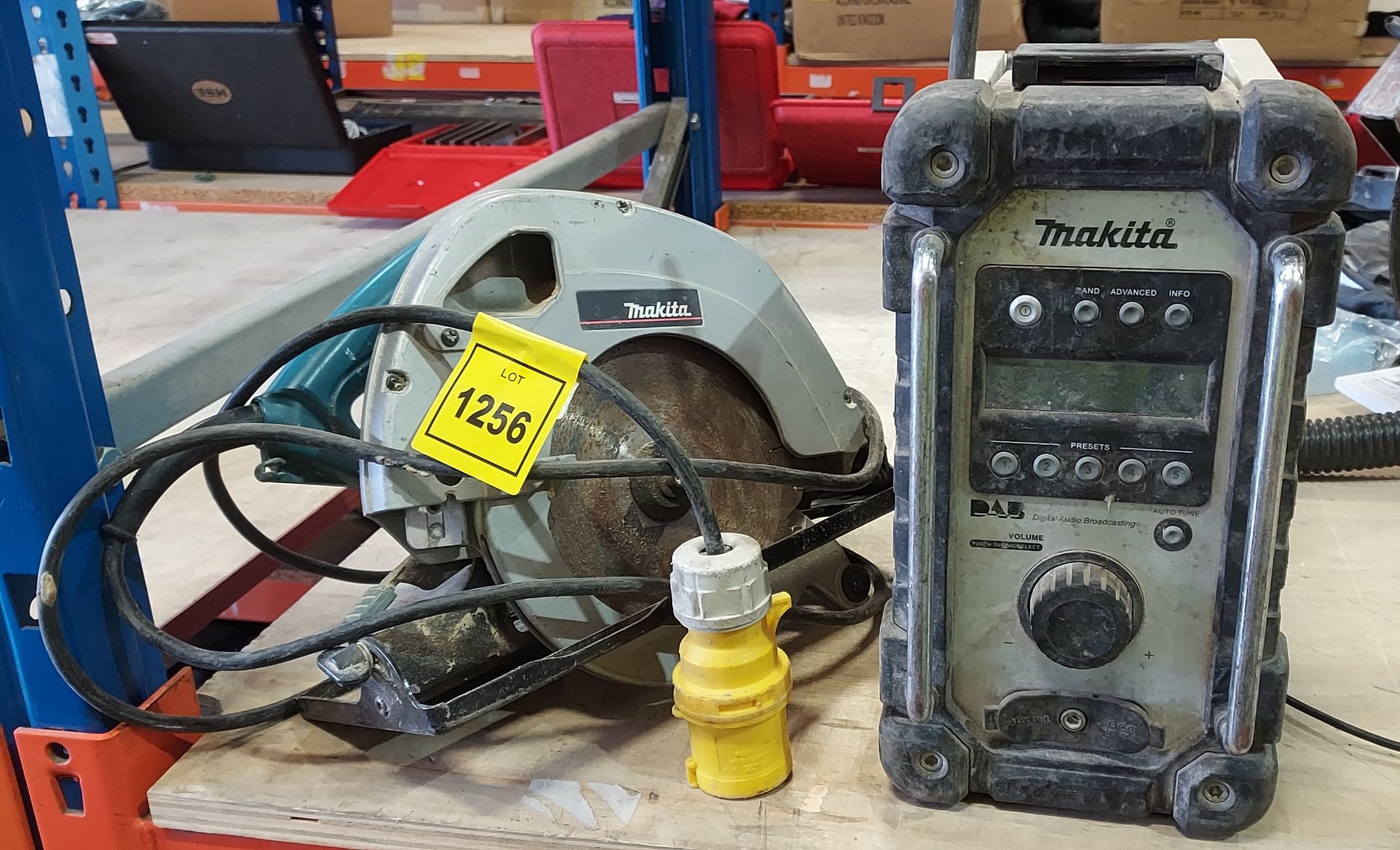 2 PIECE TOOL LOT CONTAINING 1 X MAKITA CIRCULAR MAKITA ( 5704R) 100V -190MM BLADE SIZE - AND 1 X