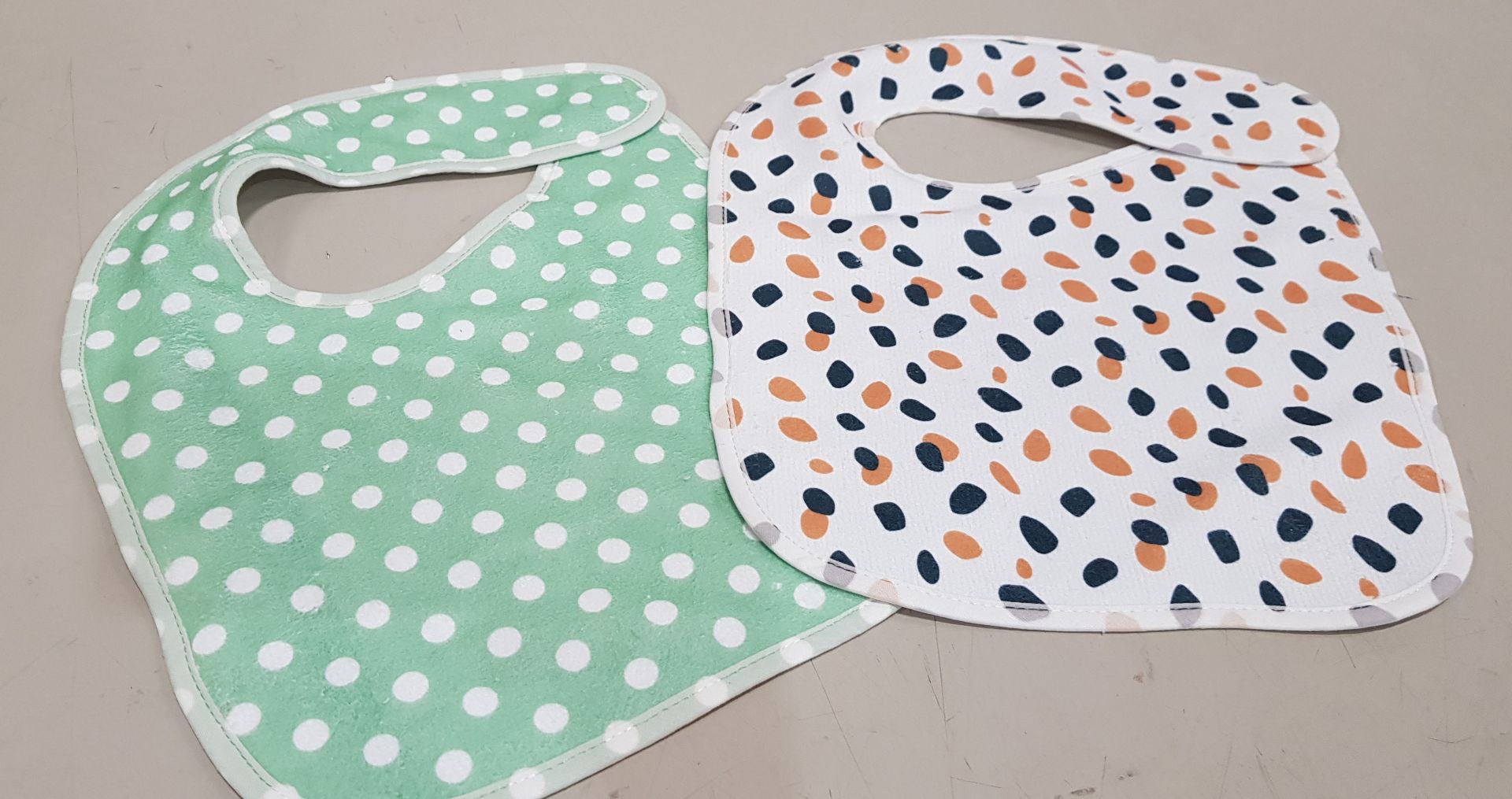 100 X BRAND NEW PET BIBS WITH SPOTTED PRINT IN SIZES - SMALL - MEDIUM AND LARGE