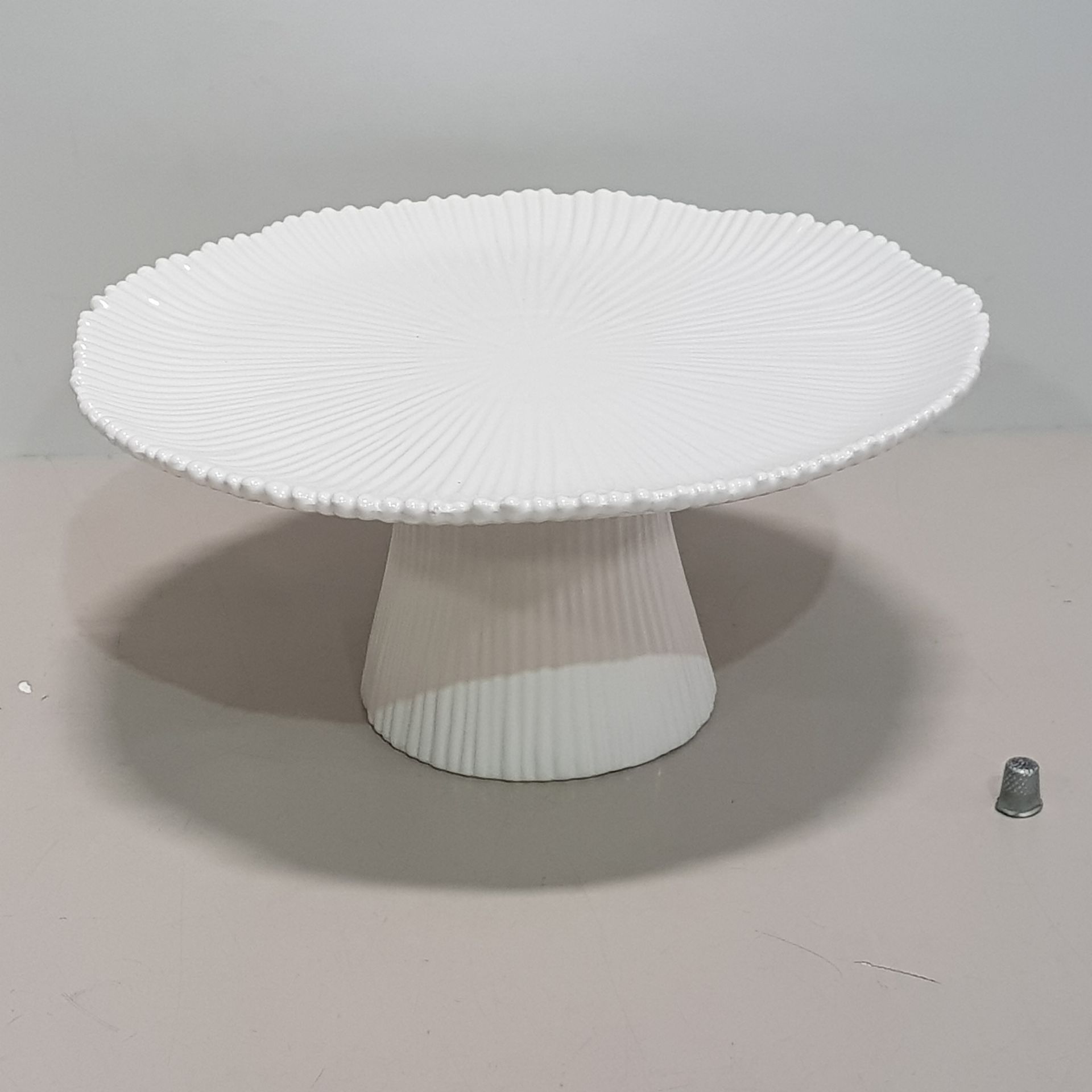 24 X BRAND NEW THE VINTAGE GARDEN ROOM WHITE CERAMIC CAKE STANDS IN 12 BOXES SIZE - 35CM X 16CM