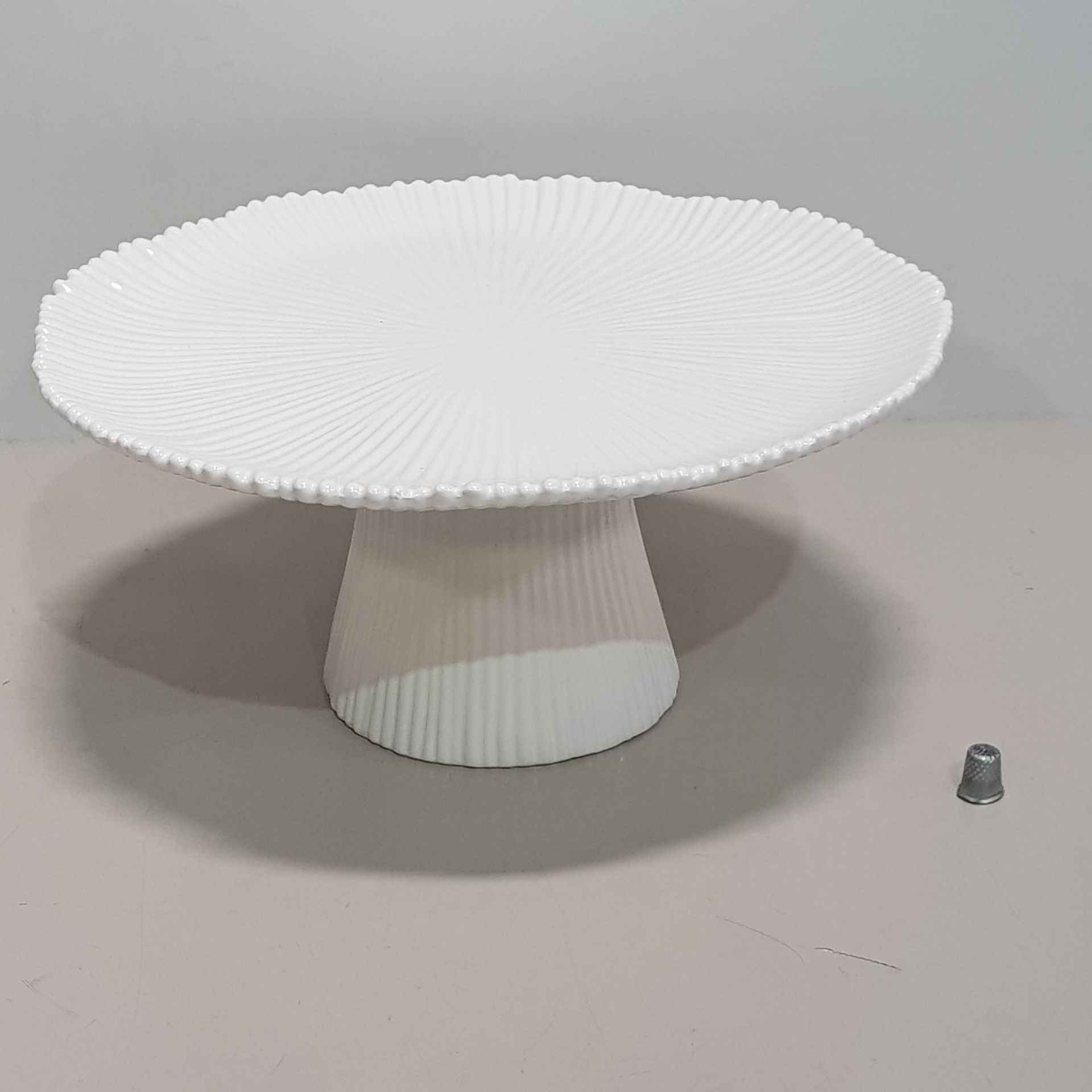 24 X BRAND NEW THE VINTAGE GARDEN ROOM WHITE CERAMIC CAKE STANDS IN 12 BOXES SIZE - 35CM X 16CM