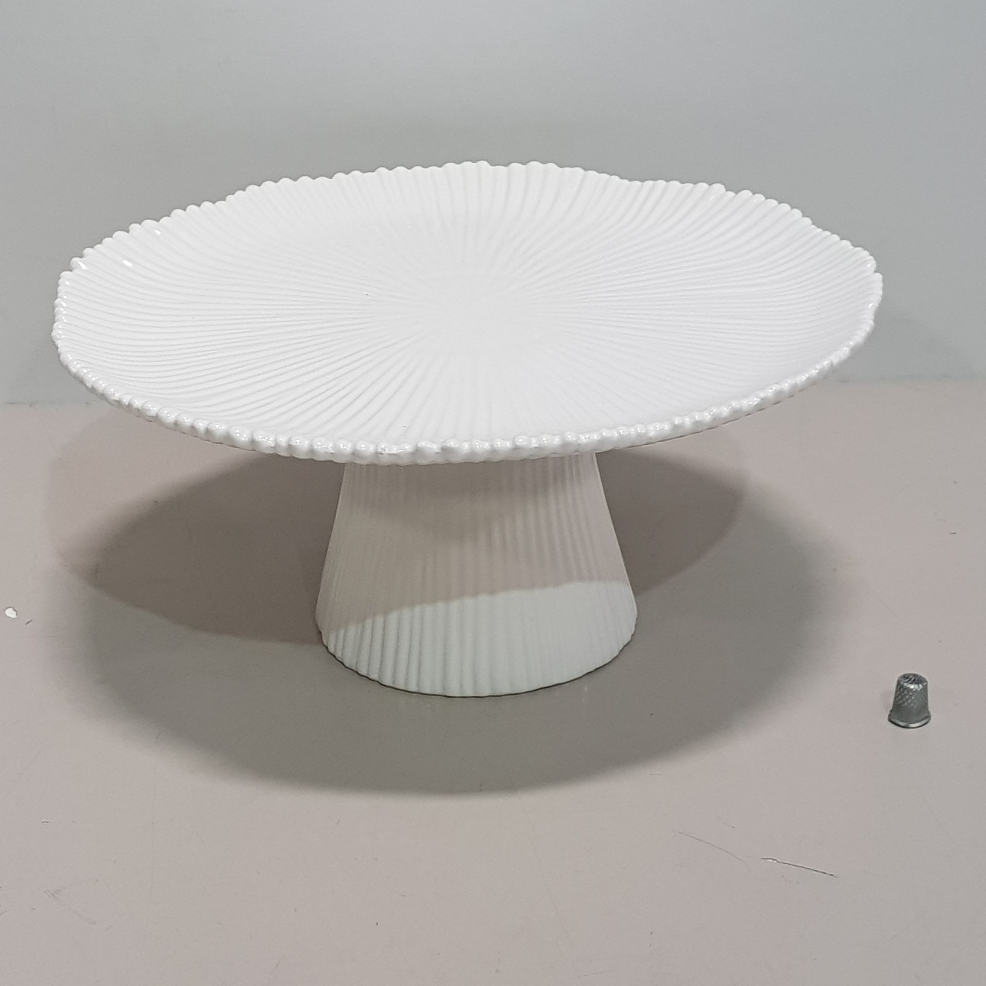 24 X BRAND NEW THE VINTAGE GARDEN ROOM WHITE CERAMIC CAKE STANDS IN 12 BOXES SIZE - 35CM X 16CM