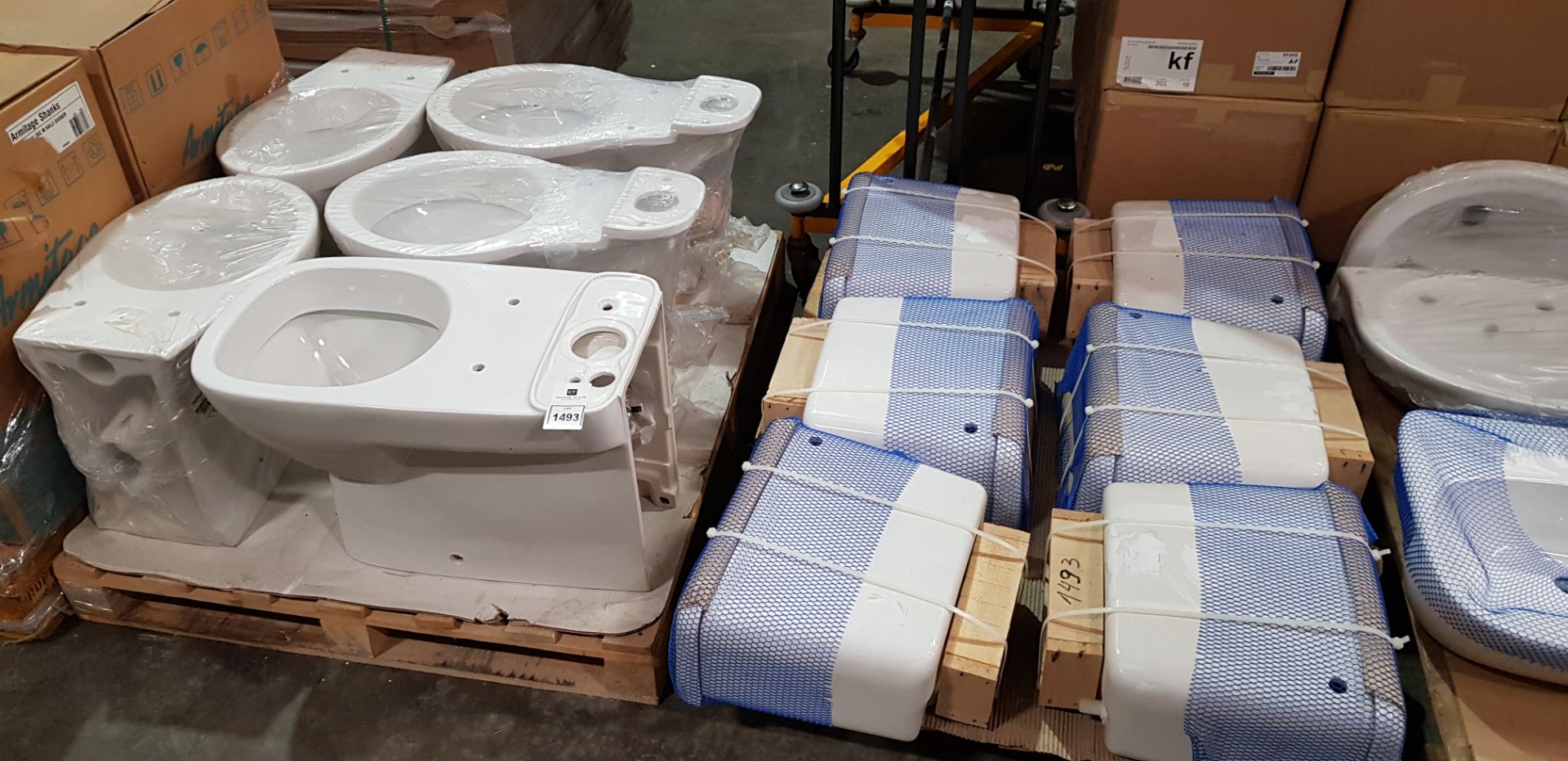 11 PC BATHROOM LOT IE. 6 X BRAND NEW OPTION CISTERN WITH DF LEVER 6/4 LITRE WC PAN , 2 X LECICO