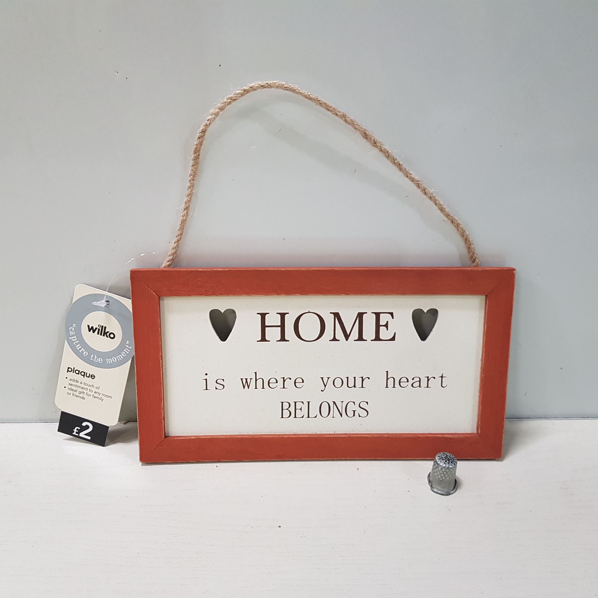 720 X BRAND NEW HOME IS WHERE THE HEART BELONGS HANGING WOODEN PLAQUES IN 5 BOXES