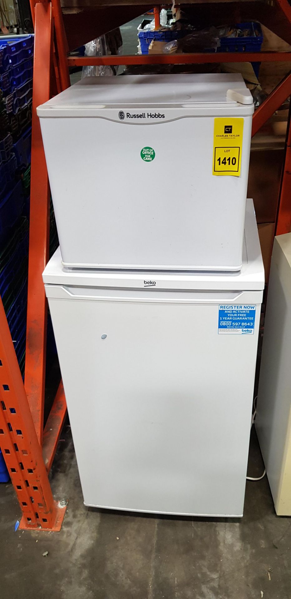 2 X MIXED LOT TO INCLUDE 1 X BEKO FRIDGE 1 X RUSSEL HOBS THERMOELECTRIC COOLER (PLEASE NOTE CABLE