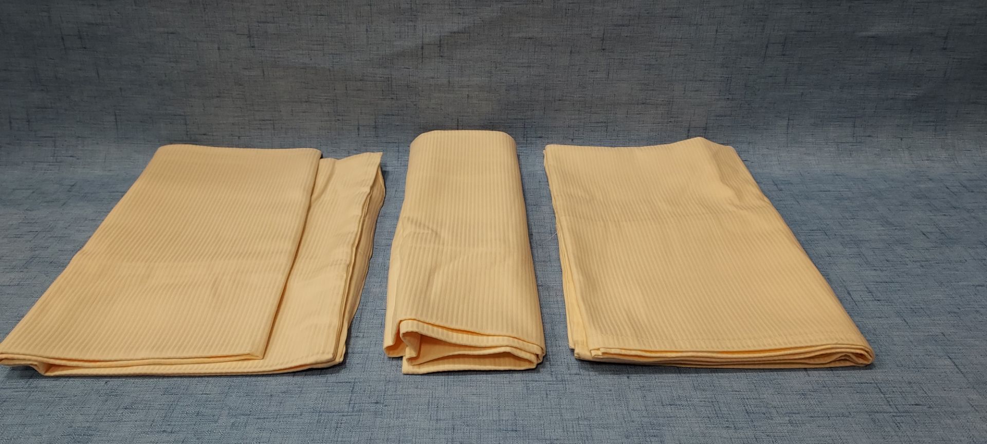 900 X BRAND NEW HILDEN MFG PILLOW CASES IN SIZE 80 X 60CM AND 40 X 60CM AND 40 X40CM IN PINK