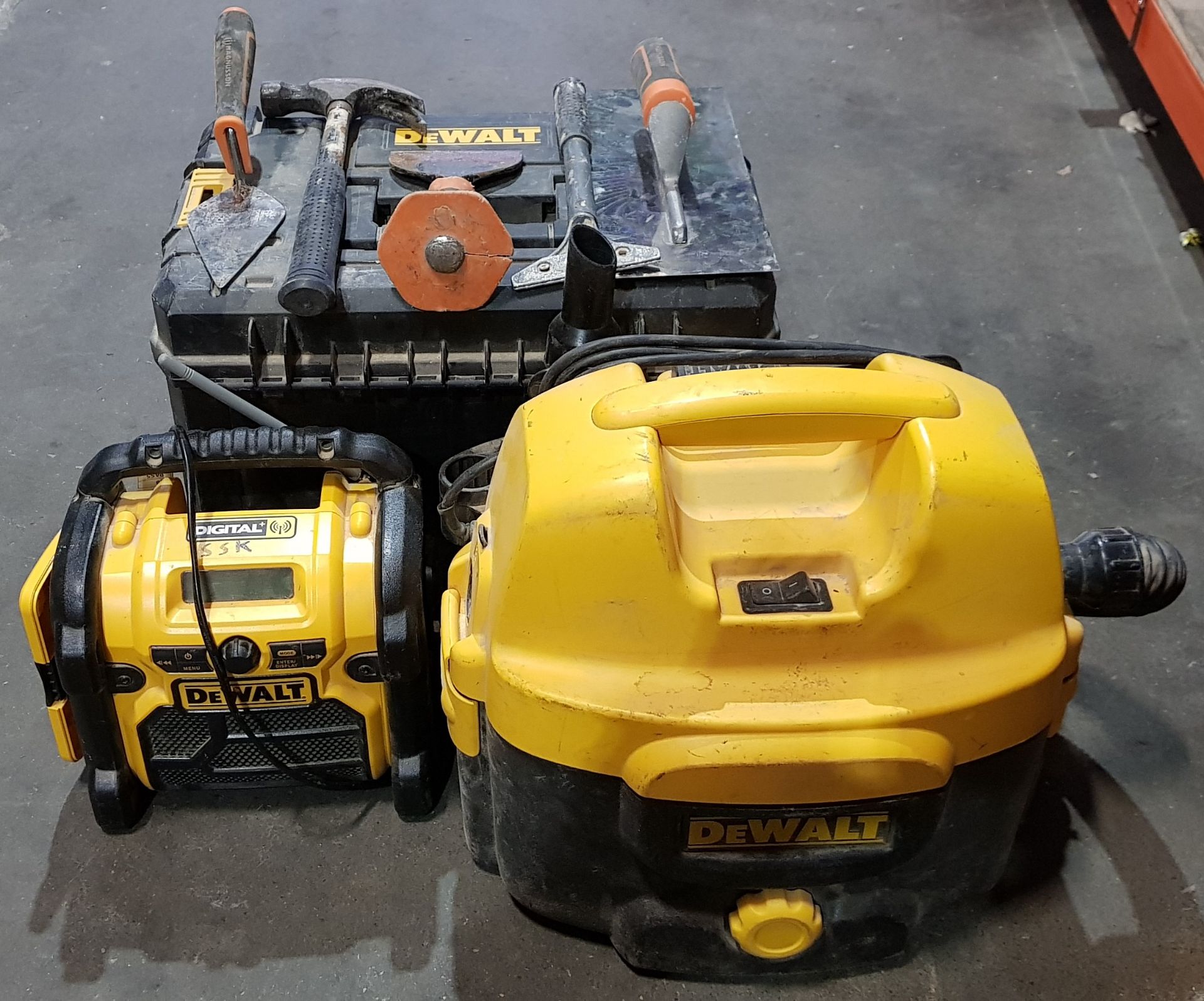 3 PIECE MIXED DEWALT LOT CONTAINING 1 X DEWALT RADIO - 1 X DEWALT 115V HOOVER -1 X DEWALT TOOL BOX