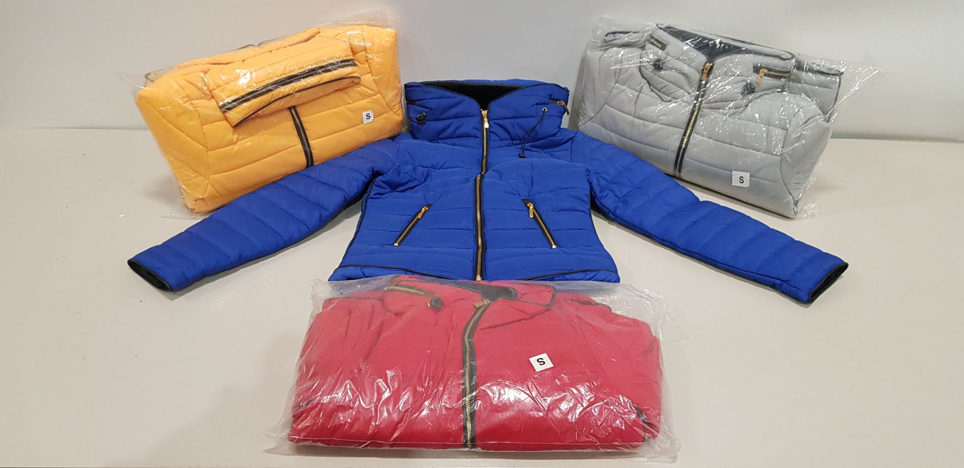 30 X BRAND NEW UNBRANDED JACKETS IN VARIOUS COLOURS TO INCLUDE RED / YELLOW / GREEN / GREY - IN