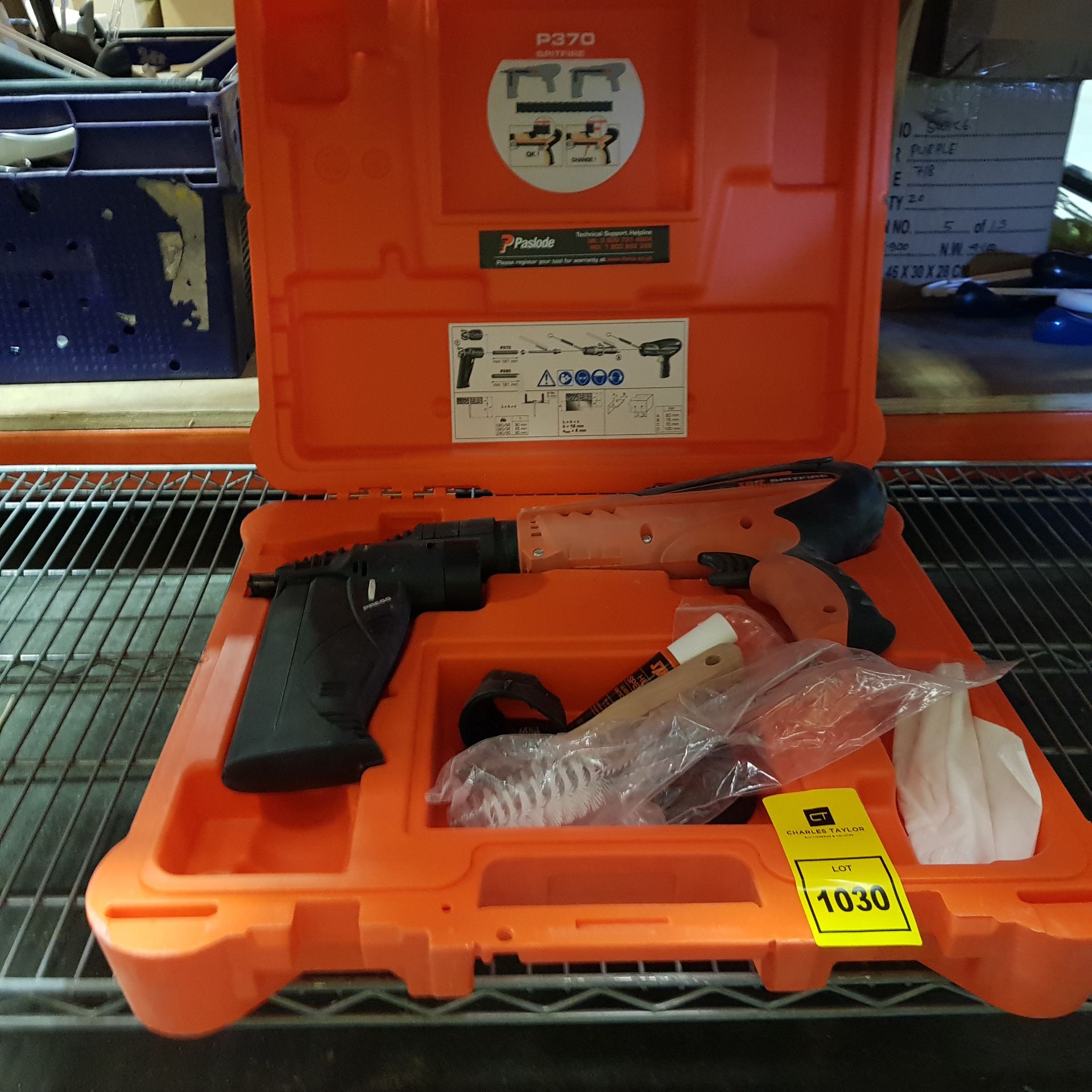 1 X PASLODE ( P370 ) SPITFIRE NAIL GUN - INCLUDES CARRY CASE / BRUSHES / LUBRICATOR ETC ) - ( PLEASE