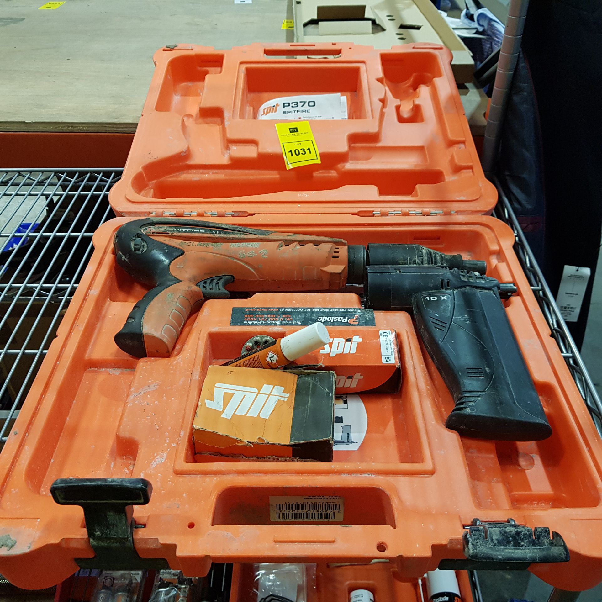 1 X PASLODE ( P370 ) SPITFIRE NAIL GUN - INCLUDES CARRY CASE) - ( PLEASE NOTE THIS IS NOT TESTED ) (