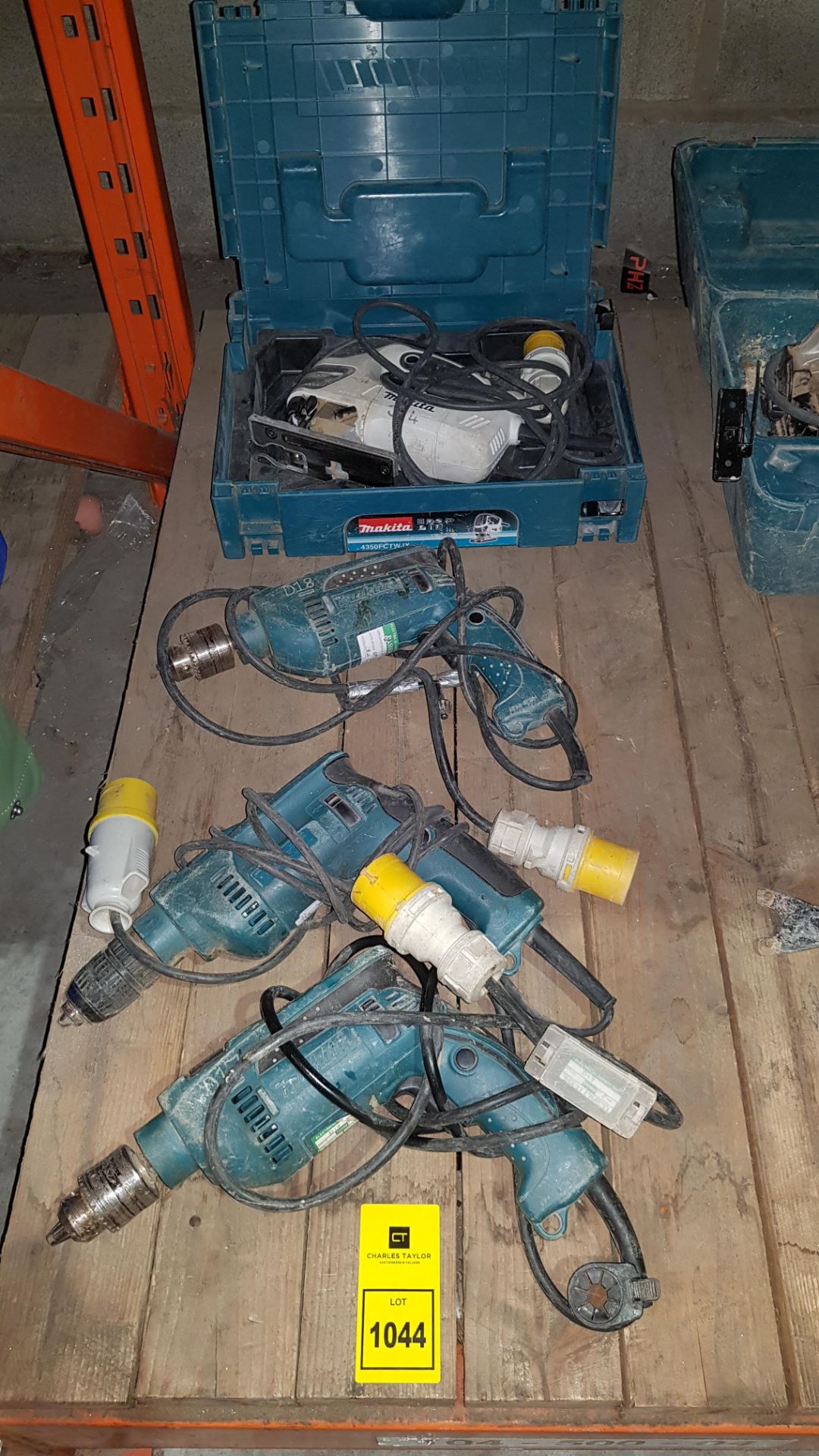 4 PIECE MIXED TOOL LOT CONTAINING 3 X MAKITA SDS DRILLS - NO CASES AND 1 X MAKITA JIG SAW - INCLUDES