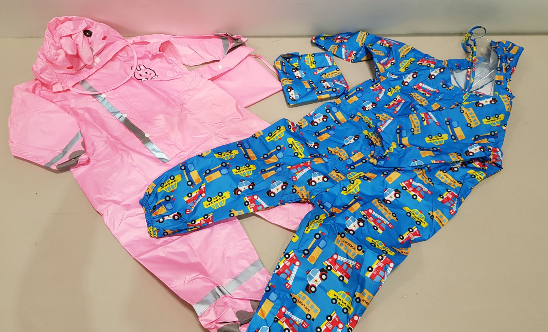 25 X BRAND NEW MIXED BWIV HOODED RAINWEAR BODYSUITS IN VARIOUS STYLES TO INCLUDE CAR PRINT / BUNNY