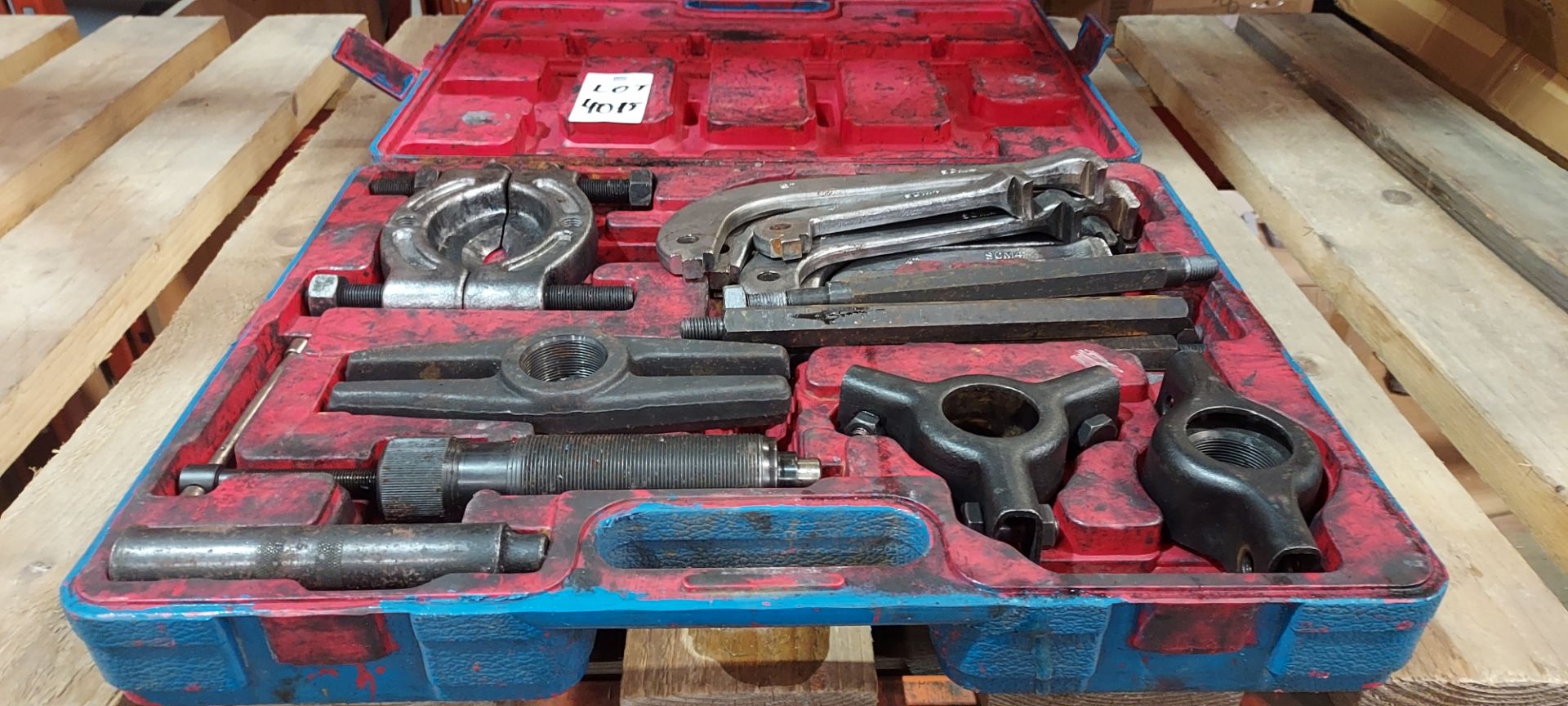 1 X BEARING PULLER SET IN CASE