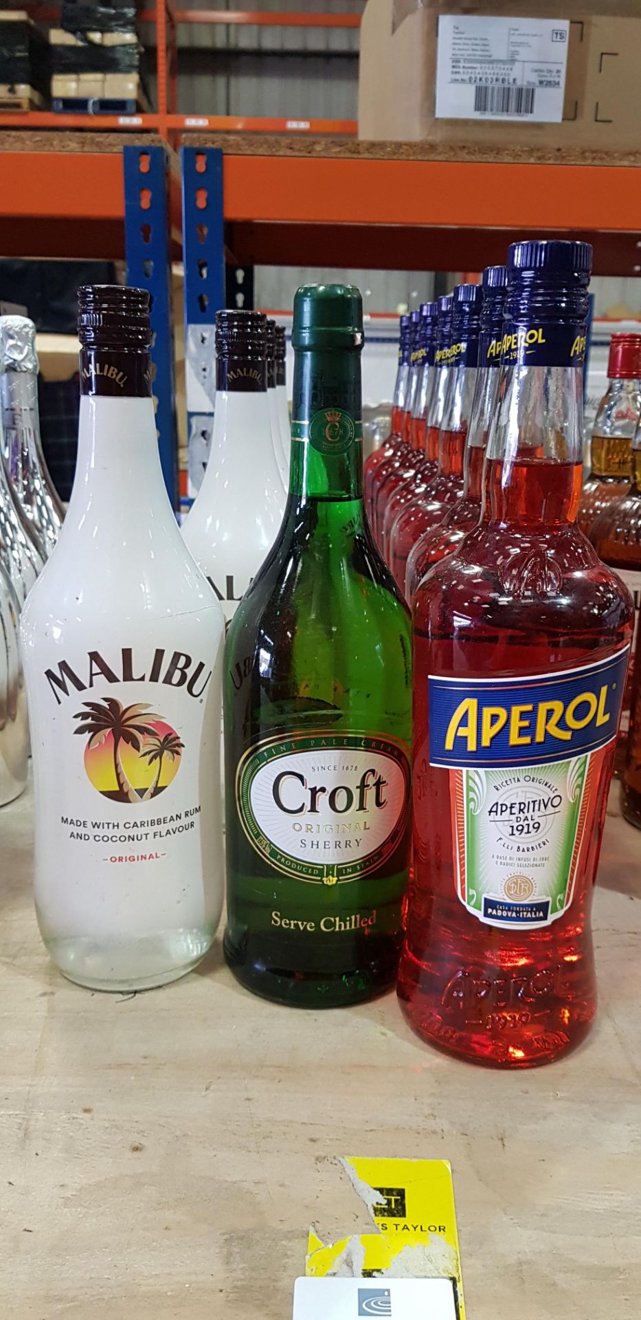 12 X BRAND NEW MIXED ALCOHOL LOT TO INCLUDE - 4X MALIBU RUM 1 LITRE - 7X APEROL RICETTA ORGINALE 1