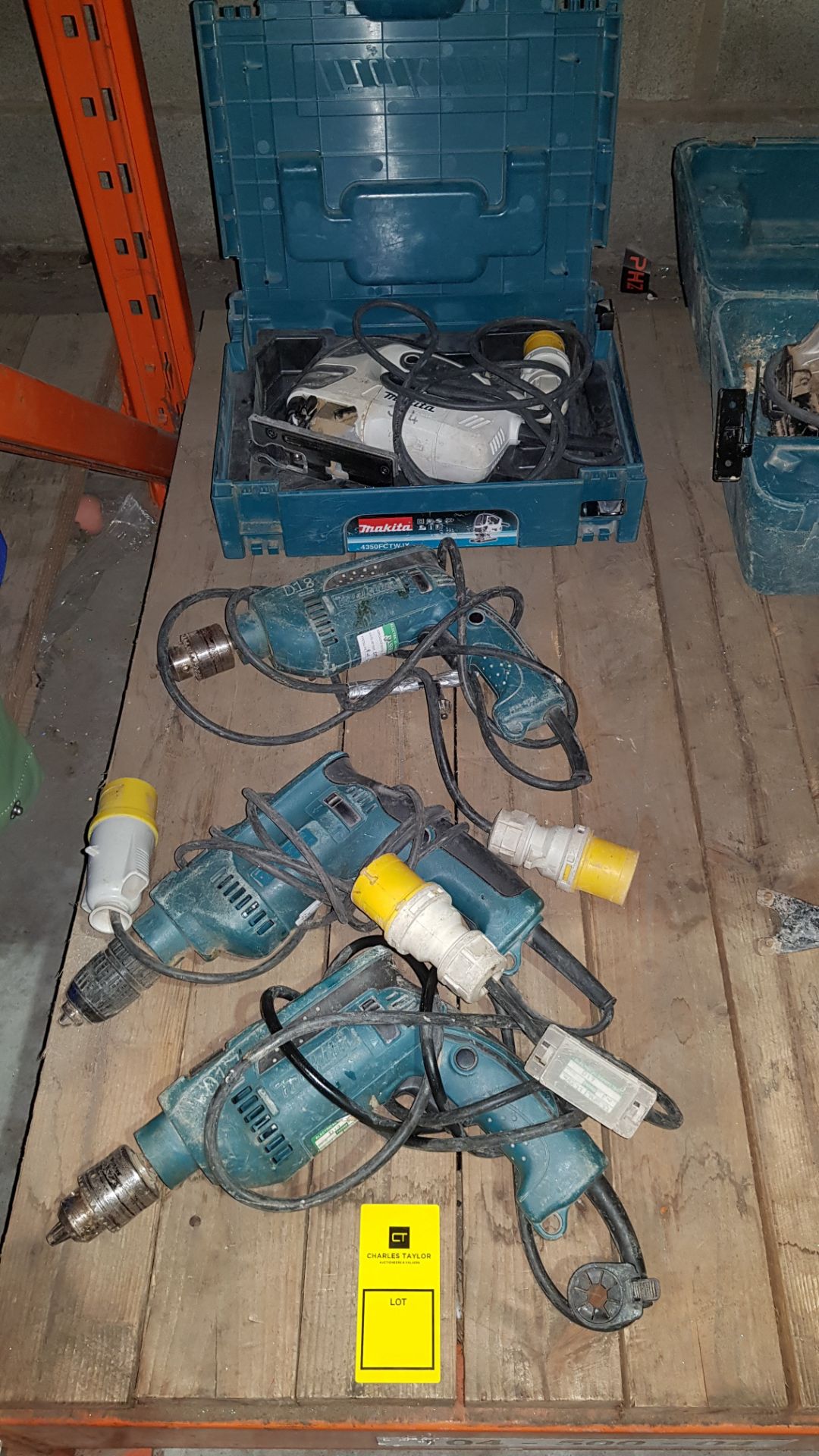4 PIECE MIXED TOOL LOT CONTAINING 3 X MAKITA SDS DRILLS - NO CASES AND 1 X MAKITA JIG SAW - INCLUDES