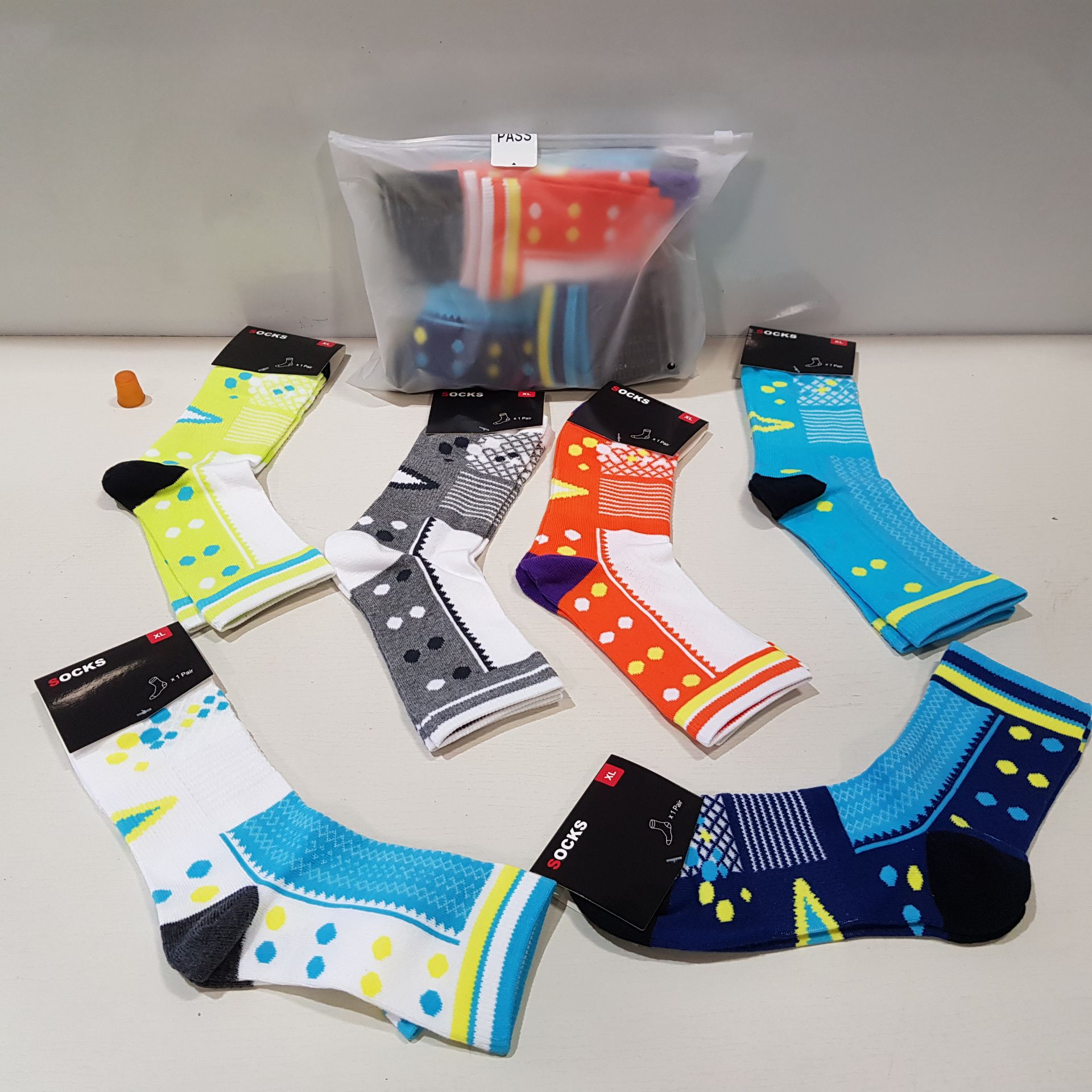 240 X BRAND NEW PAIRS OF COMFORT AND SOFT ANKLE / FULL SIZE SOCKS - ALL IN VARIOUS COLOURS AND