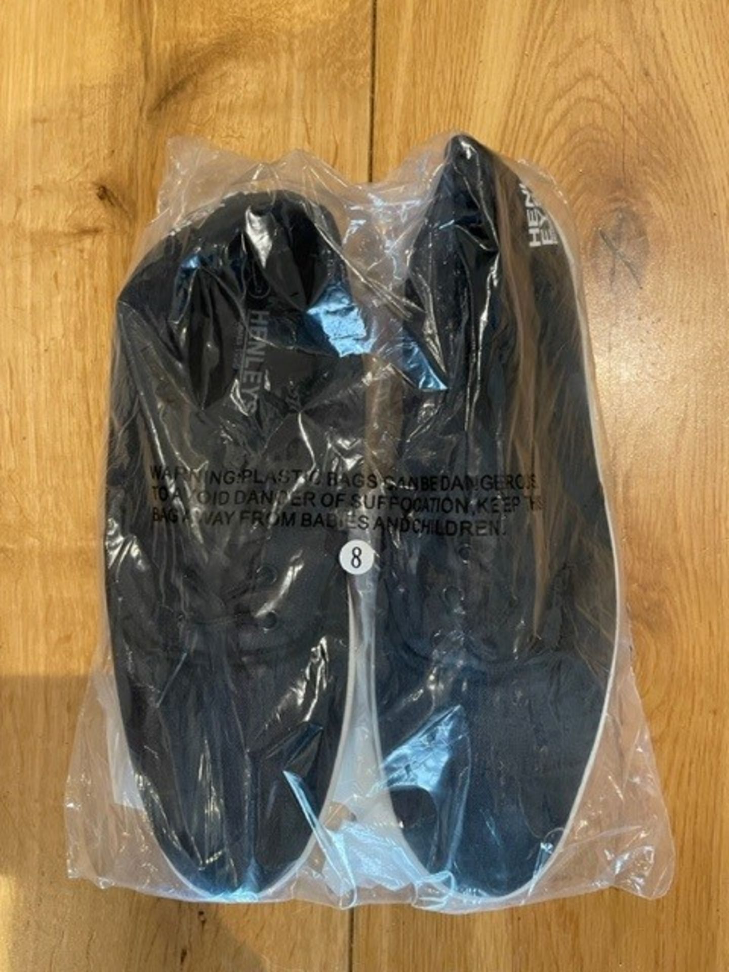 20 X BRAND NEW MENS HENLEYS LACE UP MILO BLACK TRAINER PLIMSOLLS IN SIZE 8 - RRP-£24.99PP IN 2 BAGS - Image 2 of 2