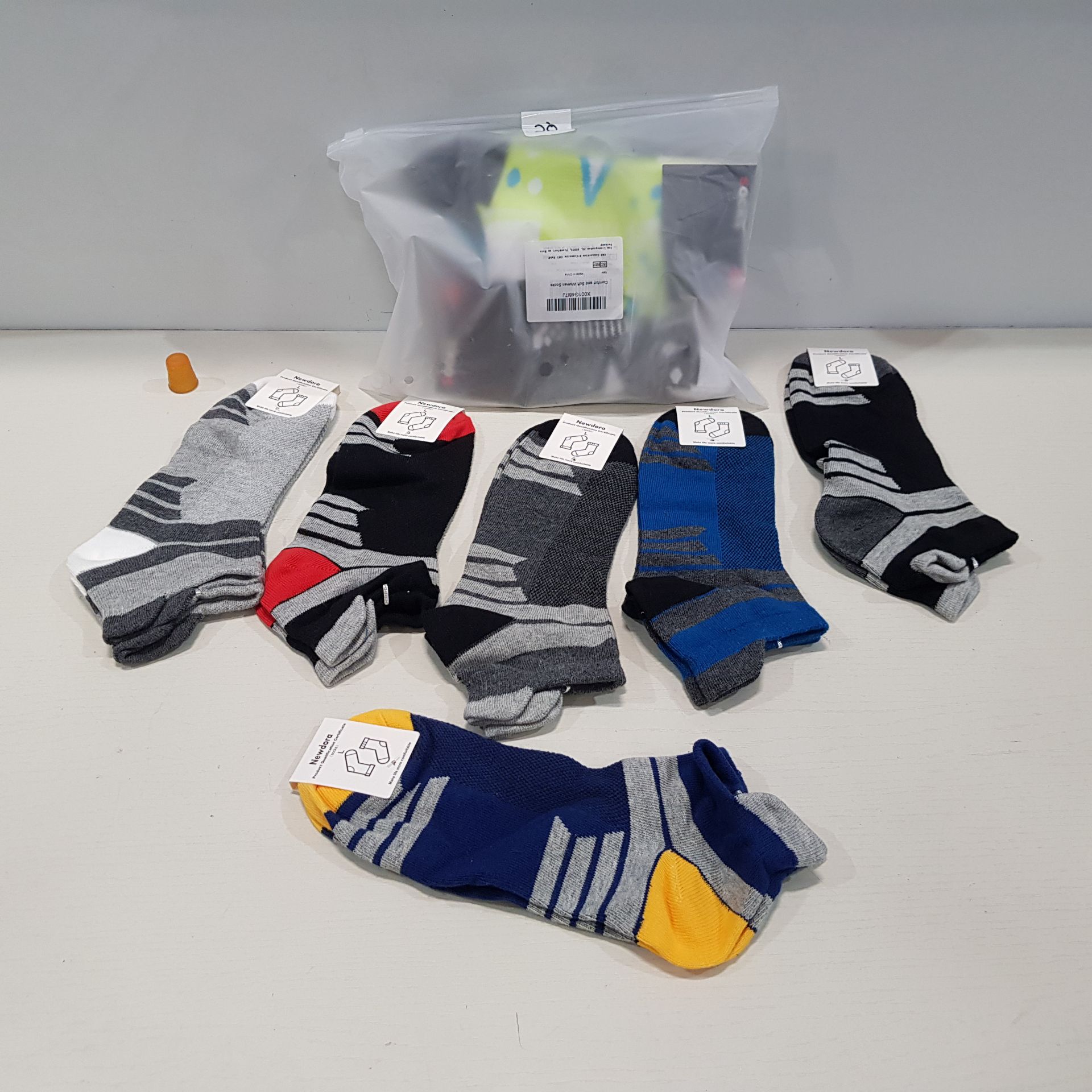 240 X BRAND NEW PAIRS OF COMFORT AND SOFT ANKLE / FULL SIZE SOCKS - ALL IN VARIOUS COLOURS AND