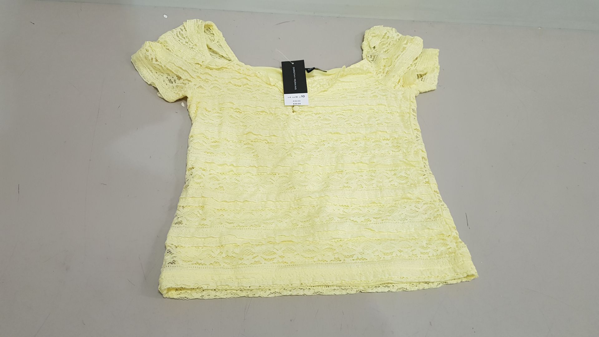 25 X BRAND NEW DOROTHY PERKINS YELLOW WOMANS CROP TOPS IN PALE YELLOW COLOUR - 19 X IN SZE UK 10 AND