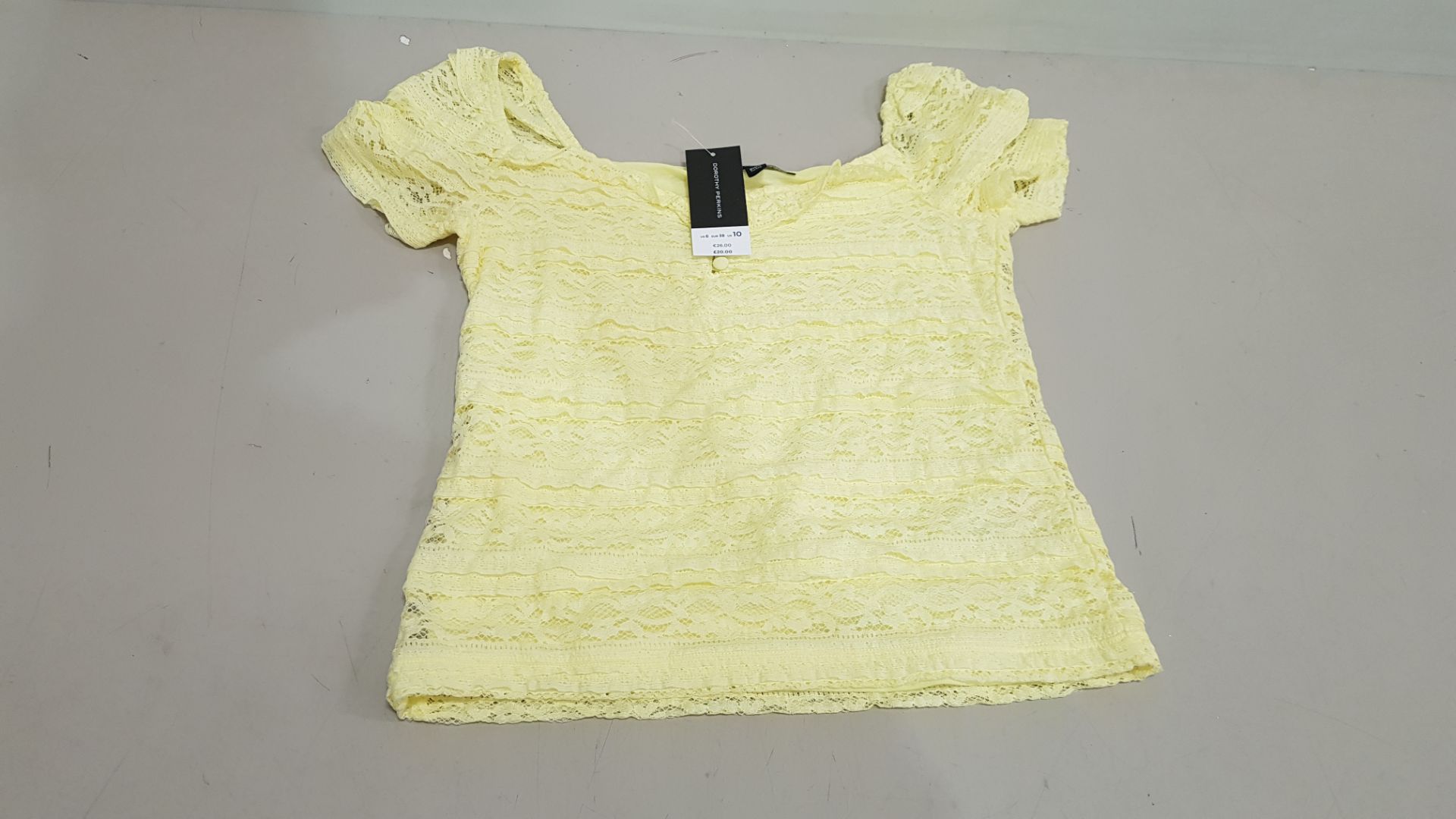 25 X BRAND NEW DOROTHY PERKINS YELLOW WOMANS CROP TOPS IN PALE YELLOW COLOUR - ALL IN VARIOUS