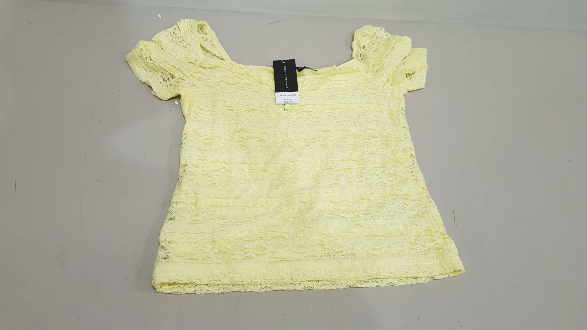 25 X BRAND NEW DOROTHY PERKINS YELLOW WOMANS CROP TOPS IN PALE YELLOW COLOUR - ALL IN SIZE UK 12 RRP