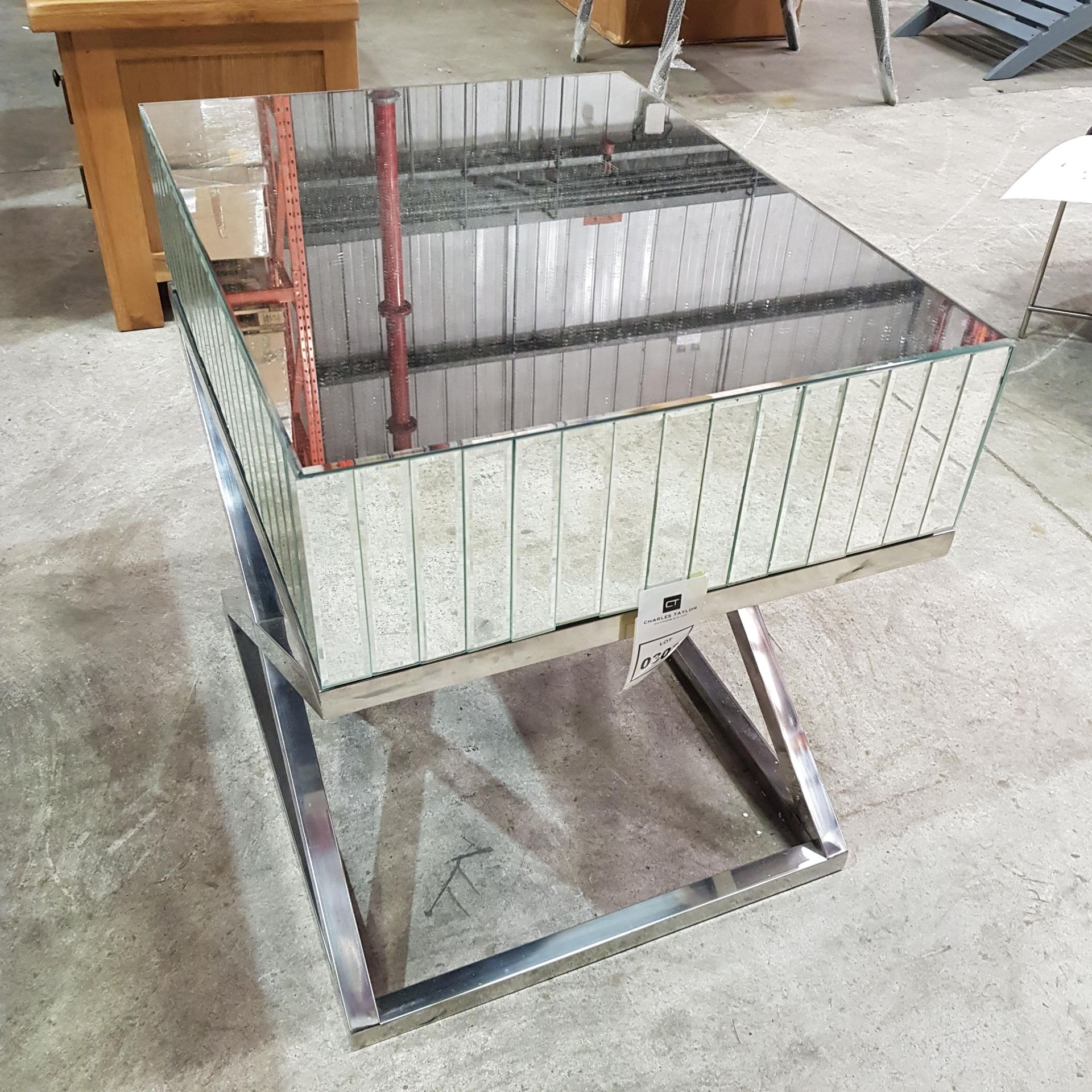 1 X BRAND NEW SIENNA X STYLE STAINLESS STEEL BASE MIRRORED SIDE TABLE ( L 60 CM X W 47 CM X H 58