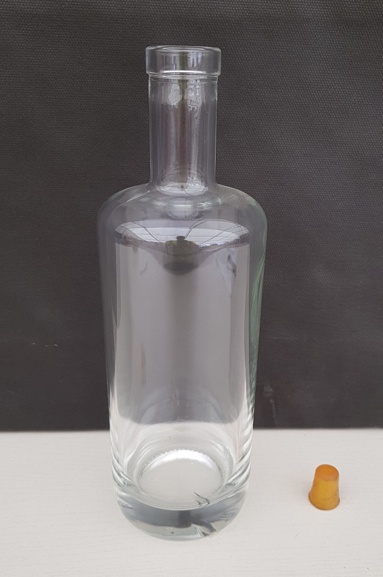 1000 X BRAND NEW SAVER GLASS OXYGEN 75CL GLASS BOTTLES CORK TOP (HEIGHT 26CM) ON 1 PALLET.