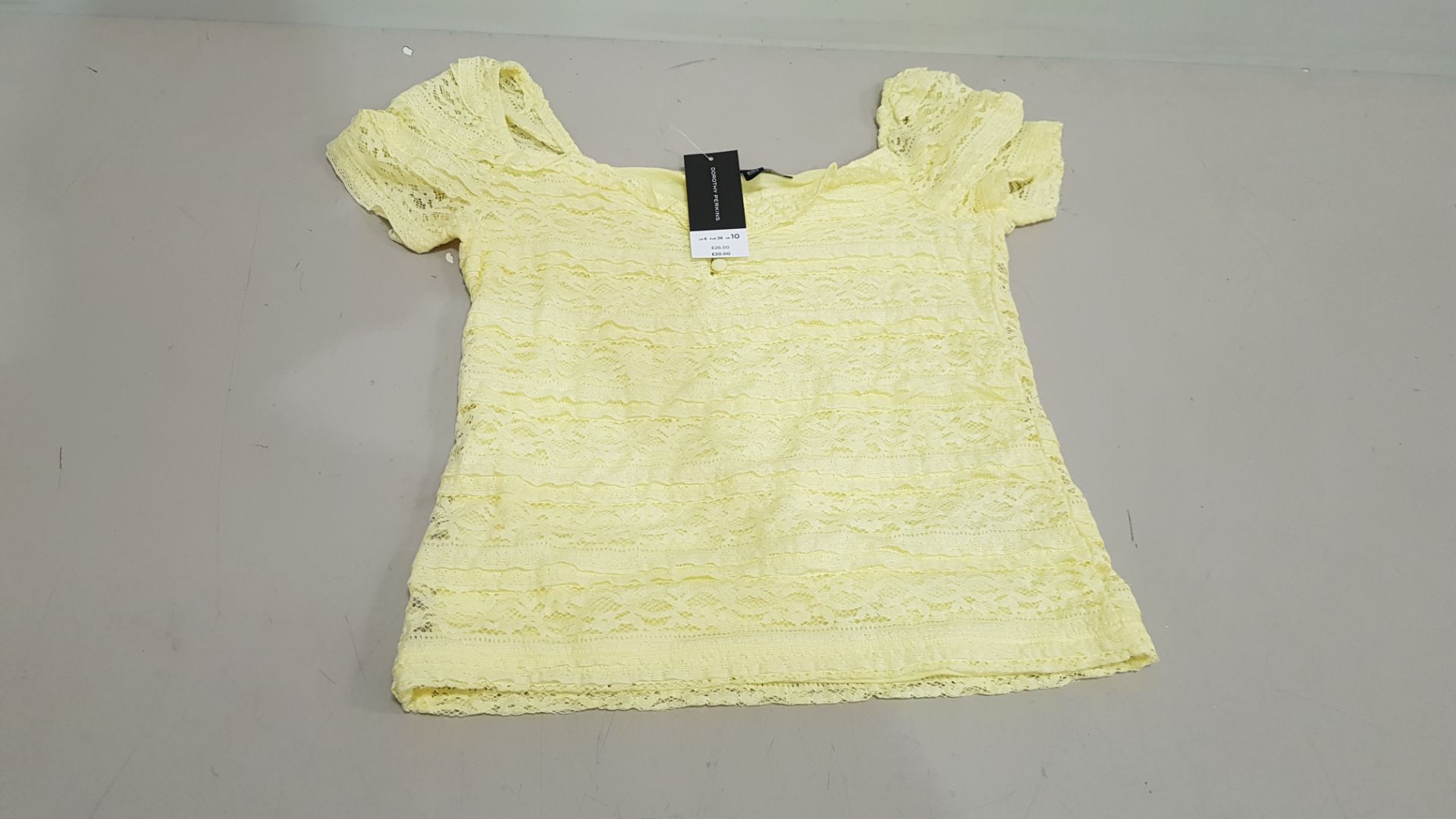 25 X BRAND NEW DOROTHY PERKINS YELLOW WOMANS CROP TOPS IN PALE YELLOW COLOUR - ALL IN VARIOUS