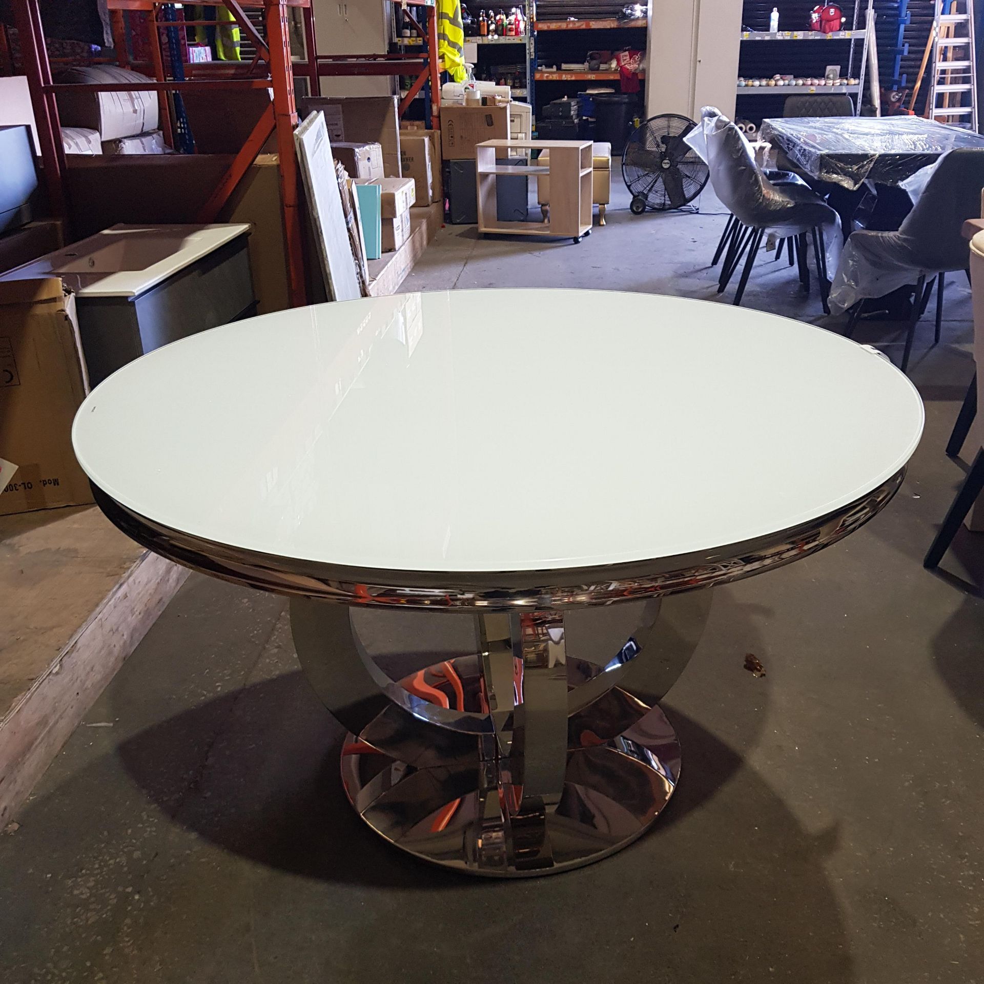 1 X BRAND NEW AND BOXED SLOANE CHROME CURVED BASE - ROUND GLASS DINING TABLE ( DIAMETER 130 CM /