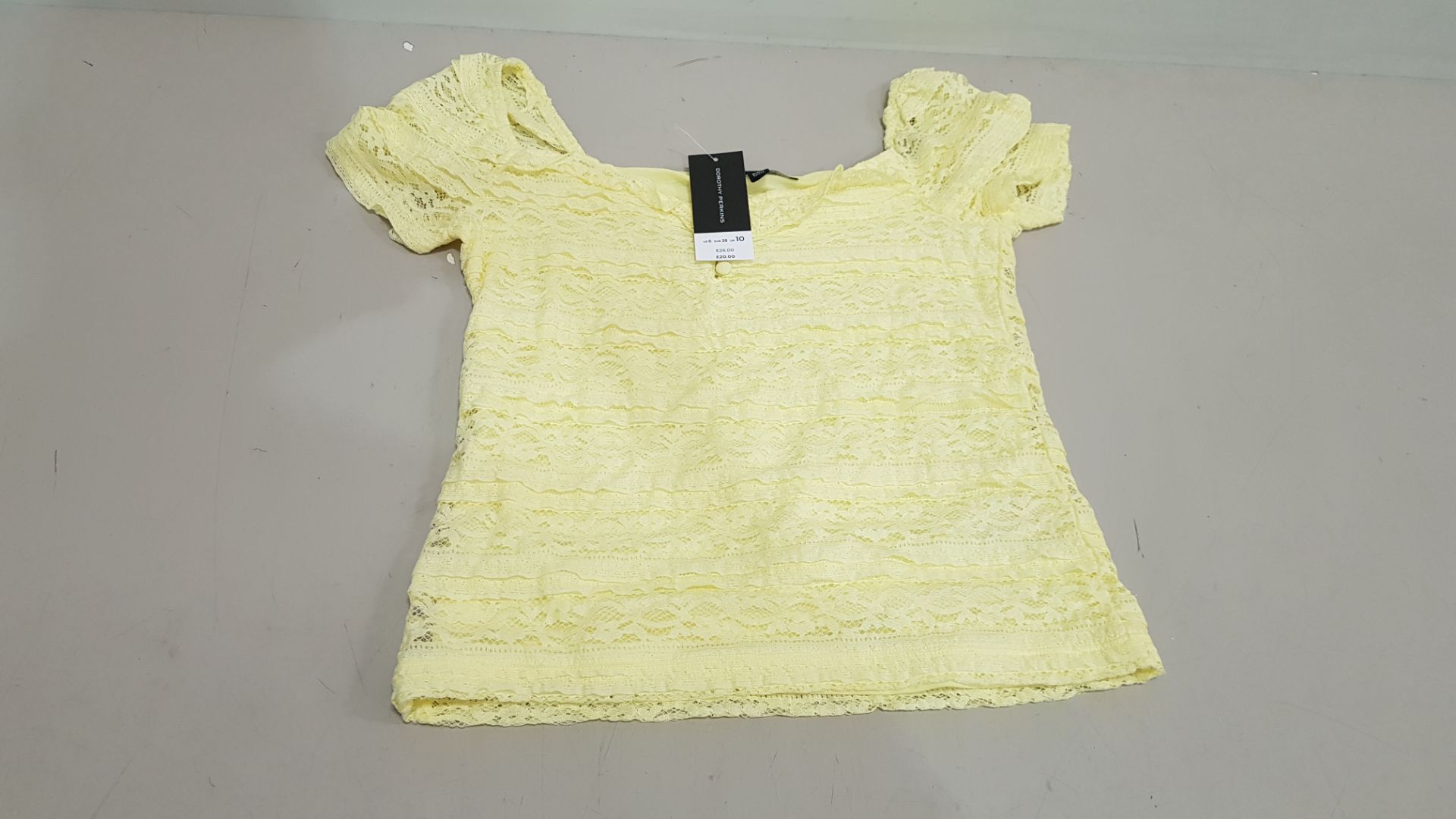 25 X BRAND NEW DOROTHY PERKINS YELLOW WOMANS CROP TOPS IN PALE YELLOW COLOUR - ALL IN SIZE UK 14 RRP