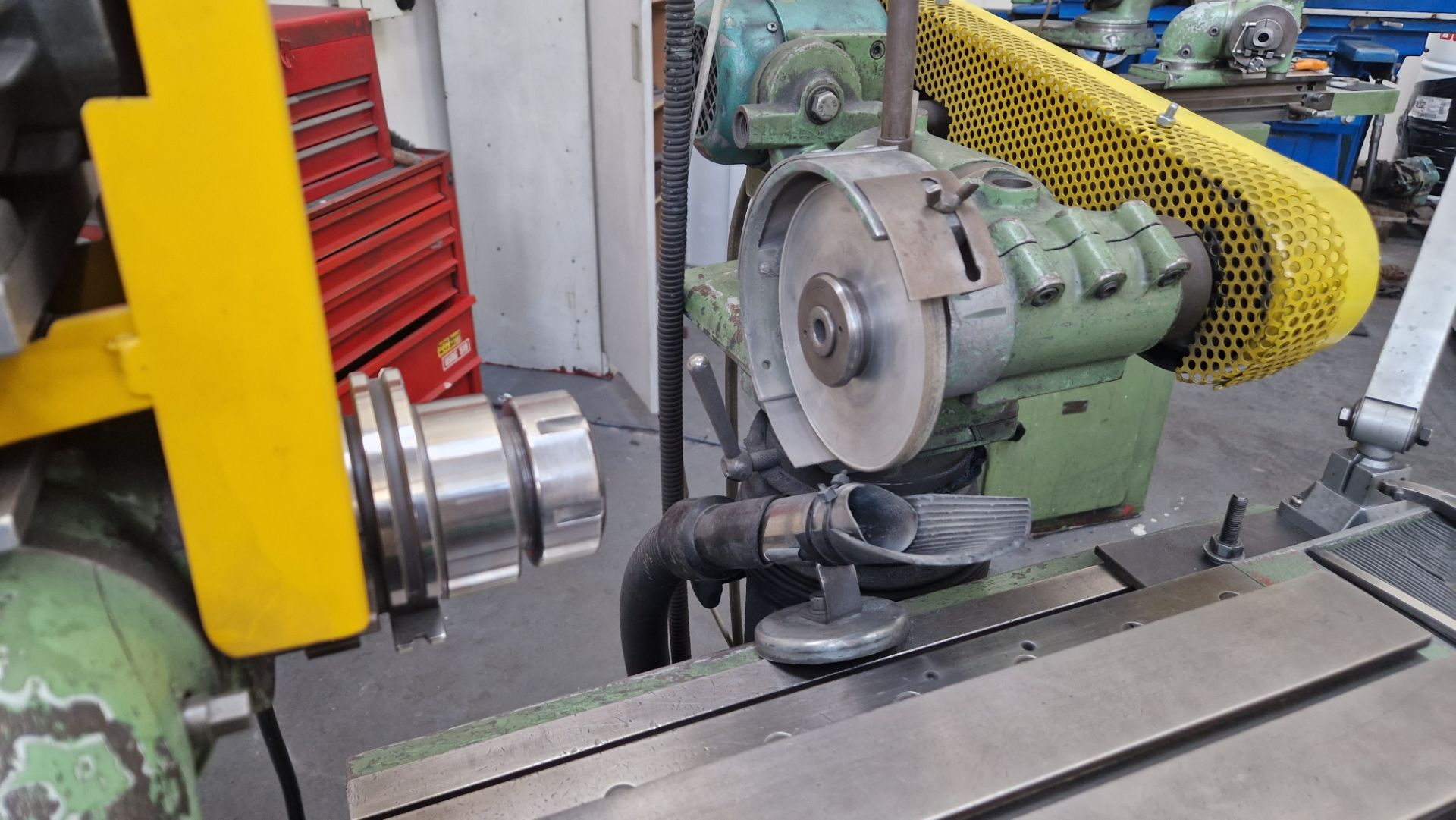 JUNGNER INSTRUMENTS HORIZONTAL GRINDER WITH ASSOCIATED SPARES AND NUMATIC VACUUM - Image 2 of 3