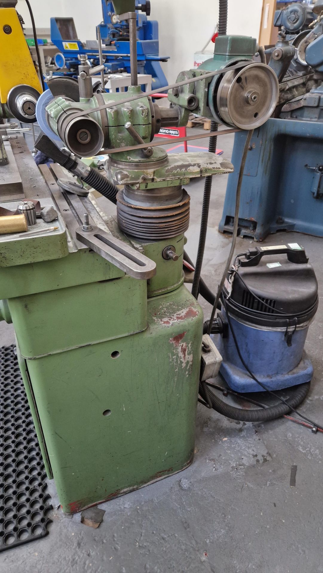 JUNGNER INSTRUMENTS HORIZONTAL GRINDER WITH ASSOCIATED SPARES AND NUMATIC VACUUM - Image 3 of 4