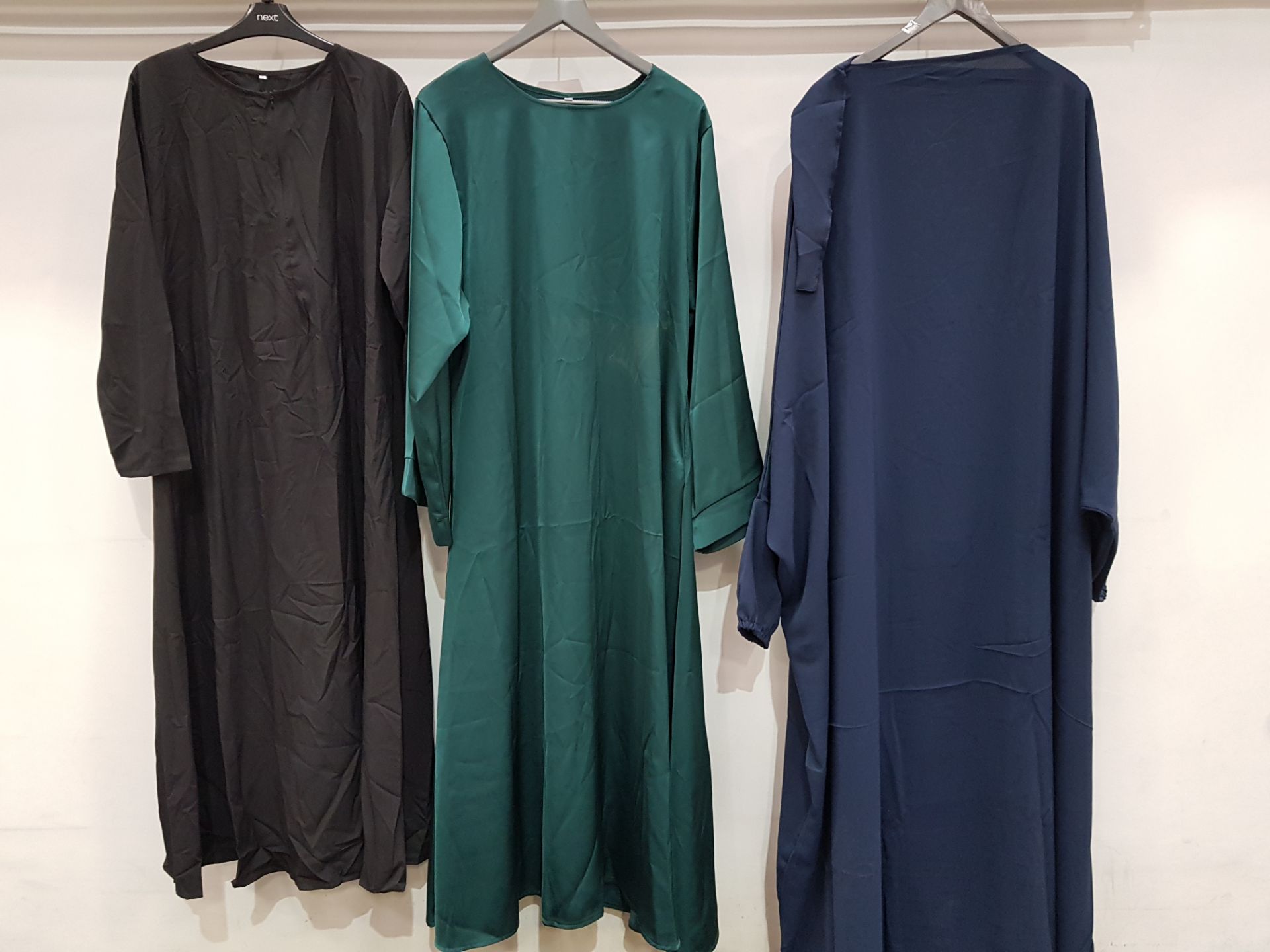 20 X BRAND NEW MIXED 1 & 2 PIECE ABAYAS IN VARIOUS STYLES, COLOURS AND SIZES