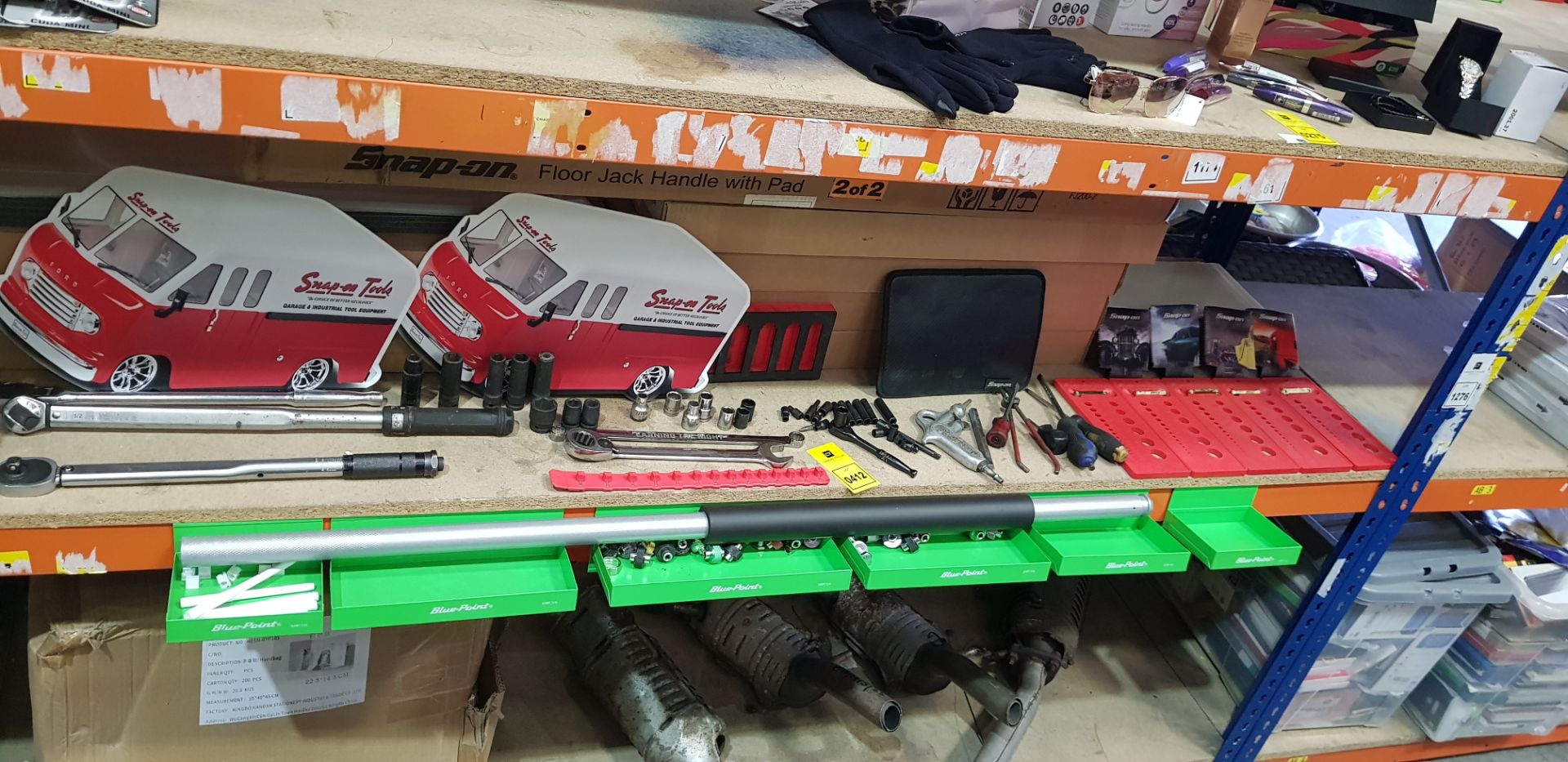 FULL SHELF MIXED TOOL LOT CONTAINING SEALEY TORQUE WRENCH / DINABETA TORQUE WRENCH / IMPACT