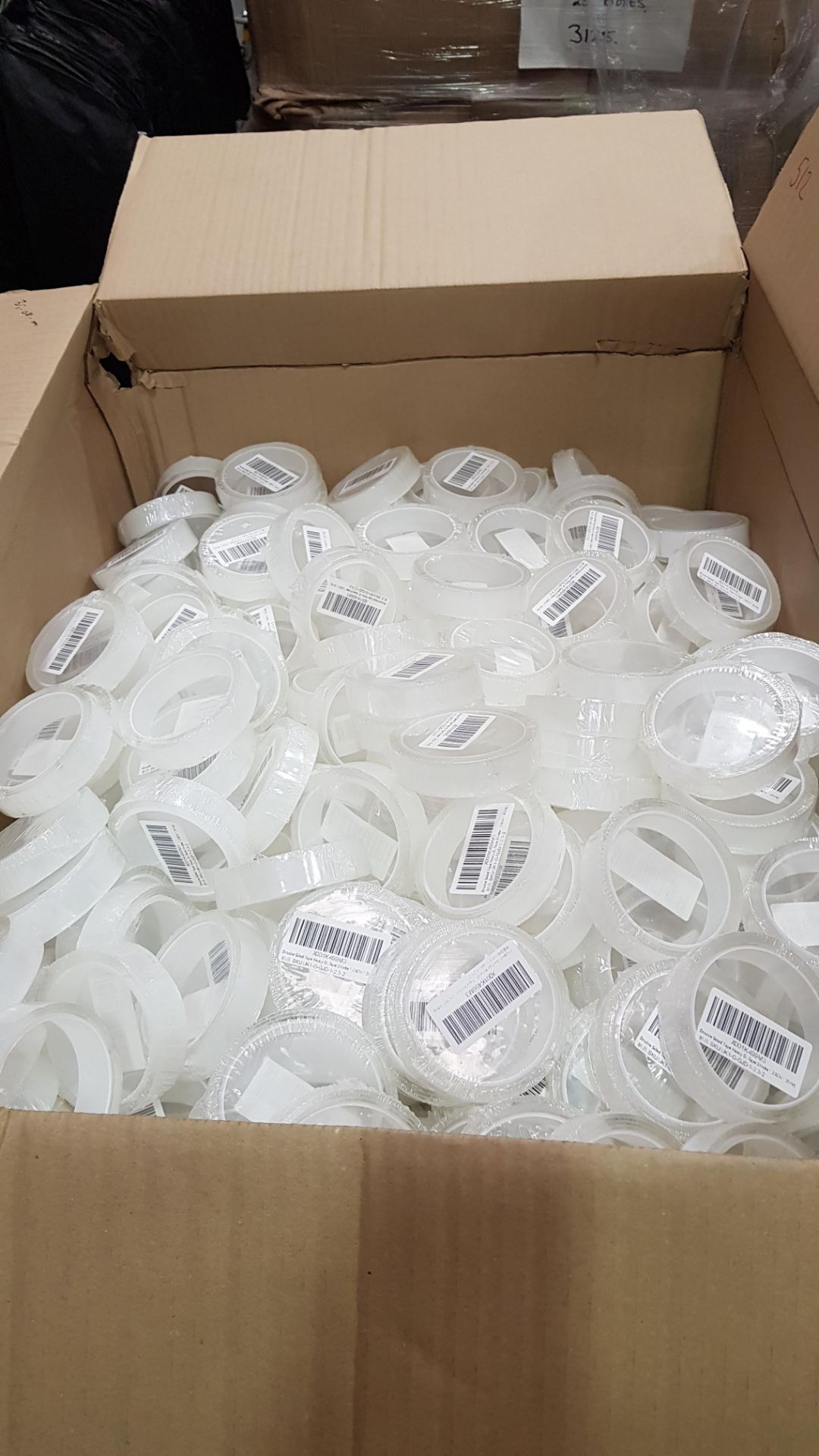 APPROX 500 X BRAND NEW DOUBLE SIDED HEAVY DUTY CLEAR TAPE ( 1 METER X 2.3 CM WIDTH )