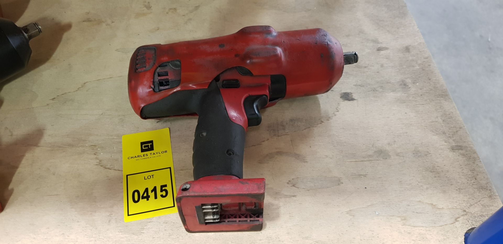 1 X USED BUT WORKING ( TESTED ) SNAP ON 1/2 INCH DRIVE IMPACT DRIVER ( MODEL CTEU8850AO) - WITH SNAP