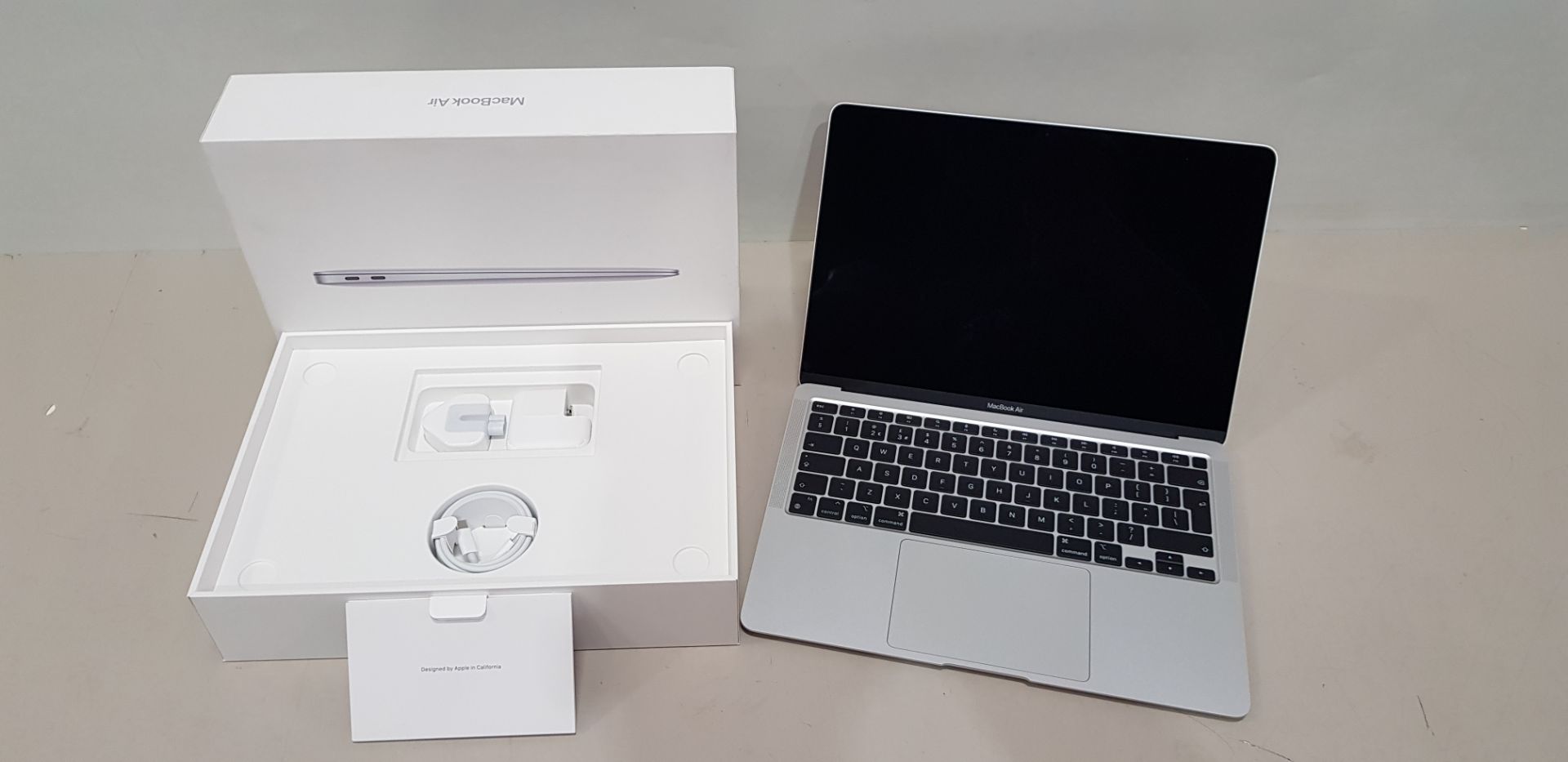 1 X BRAND NEW APPLE MACBOOK AIR ( MODEL A2337) / 13 INCH SCREEN / APPLE M1 CHIP / 8 GB UNIFIED