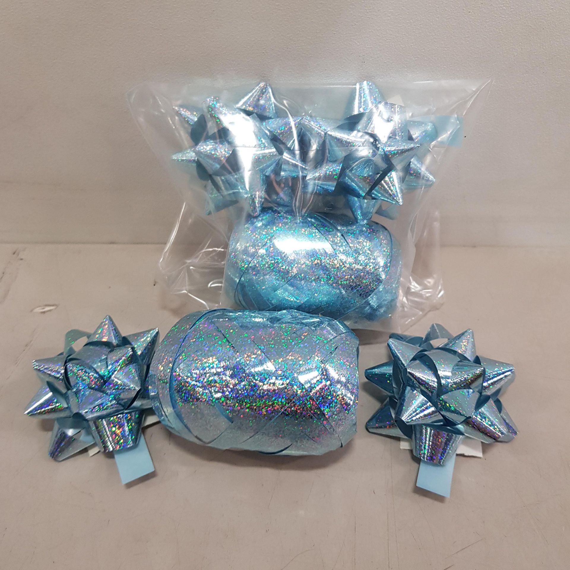 800 + BRAND NEW GIFT DECORATION TO INCLUDE 2 BOWS AND 1 STRING - IN BLUE