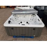 1 X 5 SEATER HOT TUB - 2 LOUNGERS AND 3 SEATS - 69 ADJUSTABLE JETS - EXTERIOR SPEAKERS - BLUETOOTH