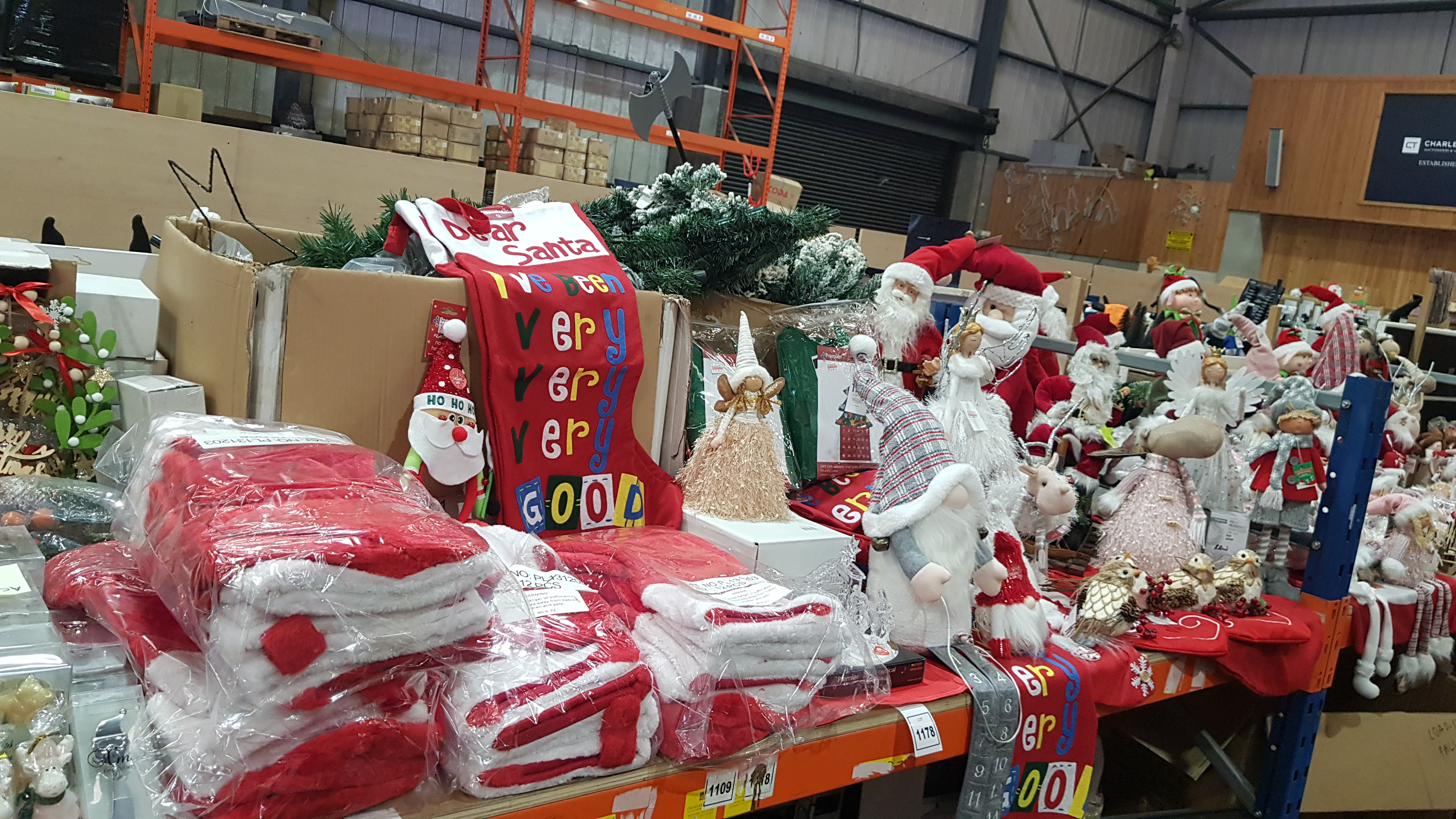 100 + PIECE BRAND NEW MIXED PREMIER CHRISTMAS LOT CONTAINING LARGE AMOUNT OF CHRISTMAS STOCKINGS /