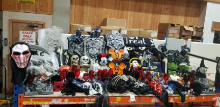 250 PIECE MIXED HALLOWEEN LOT CONTAINING SPOOKY ANIMATED SWINGING LADY , ANIMATED HANGING MUMMY ,