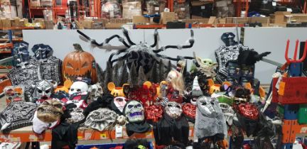 250 PIECE MIXED HALLOWEEN LOT CONTAINING DECORATIVE SPOOKY SPIDER , GIANT HANGING PUMPKIN , ANIMATED