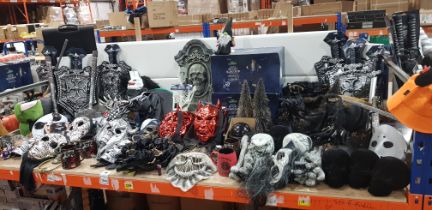 250 PIECE MIXED HALLOWEEN LOT CONTAINING LIGHT UP HANGING CLOWN , ANIMATED SPOOKY SCAREVROW 6 FEET