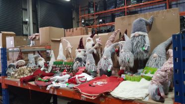 45 + PIECE BRAND NEW MIXED PREMIER CHRISTMAS LOT CONTAINING 4 X GREY WONKY HAT XMAS GONK IN 3