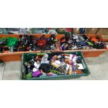 400 PIECE MIXED HALLOWEEN LOT CONTAINING DEVIL DRESS - UP SETS , PUMPKIN CARVING KITS , WITCH'S