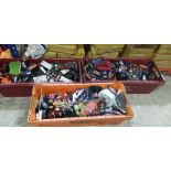 400 PIECE MIXED HALLOWEEN LOT CONTAINING DEVIL DRESS - UP SETS , PUMPKIN CARVING KITS , WITCH'S